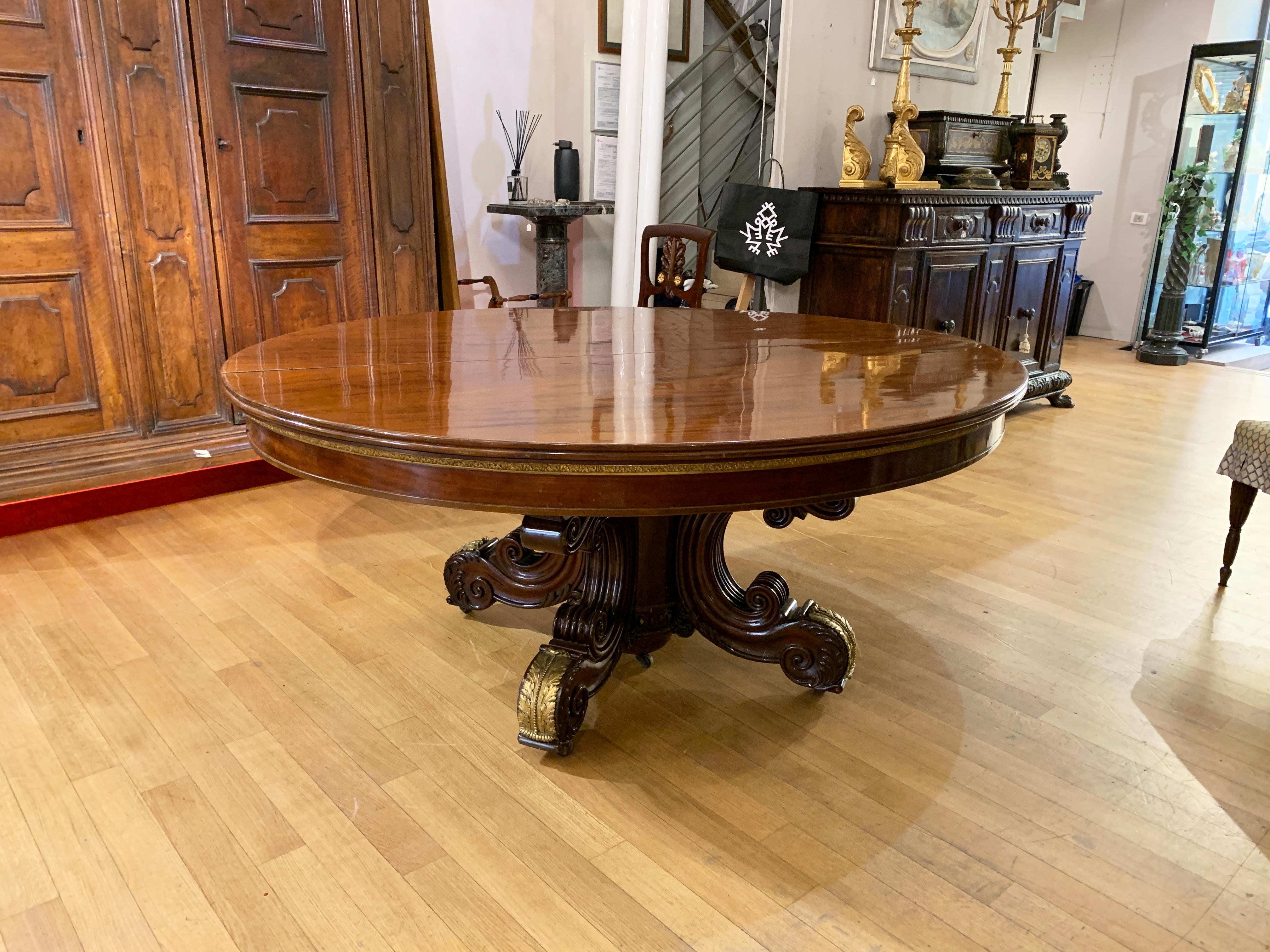 Italian 19th CENTURY CHARLES X OVAL TABLE IN SOLID MAHOGANY  For Sale