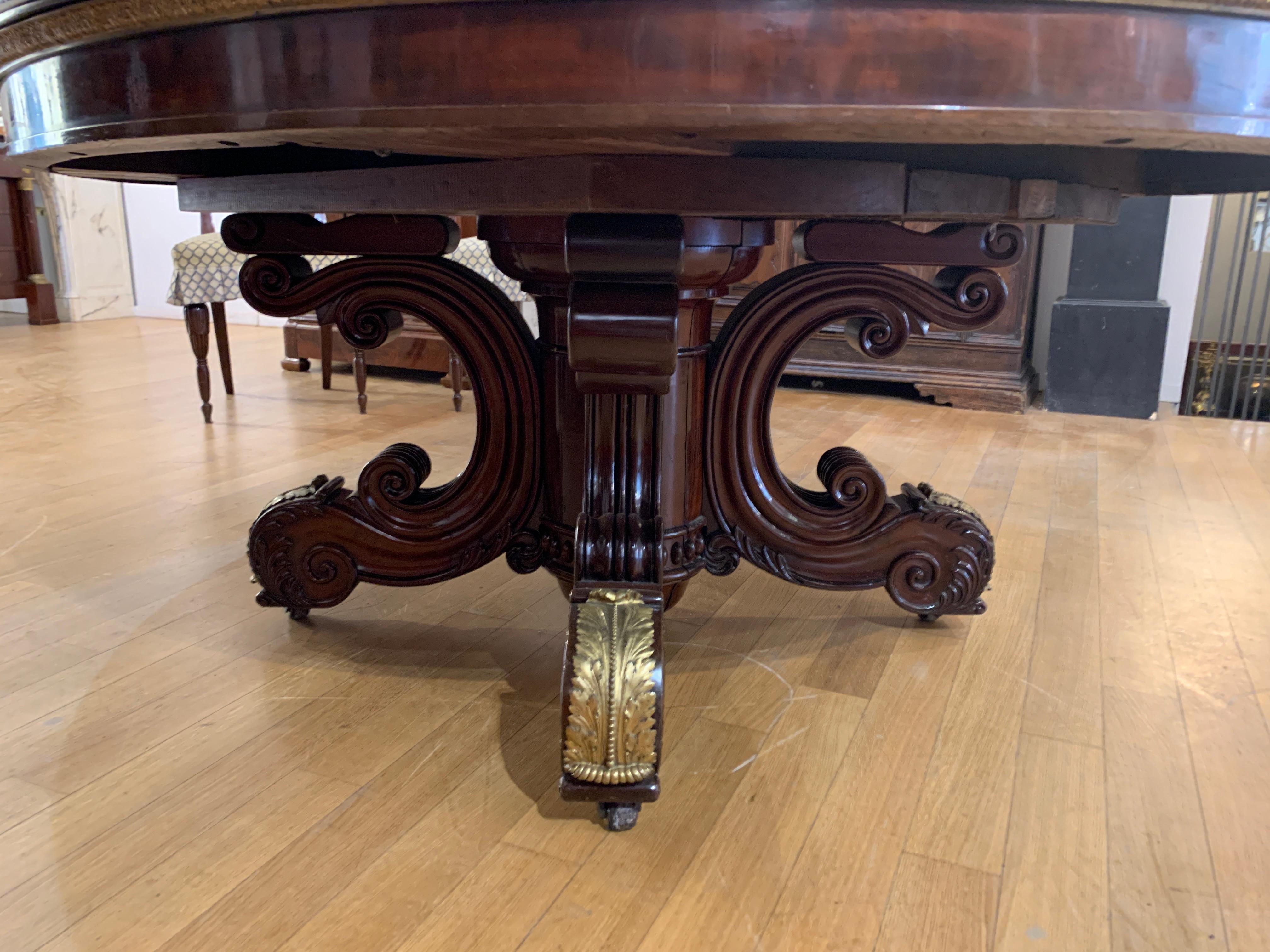 19th CENTURY CHARLES X OVAL TABLE IN SOLID MAHOGANY  For Sale 1