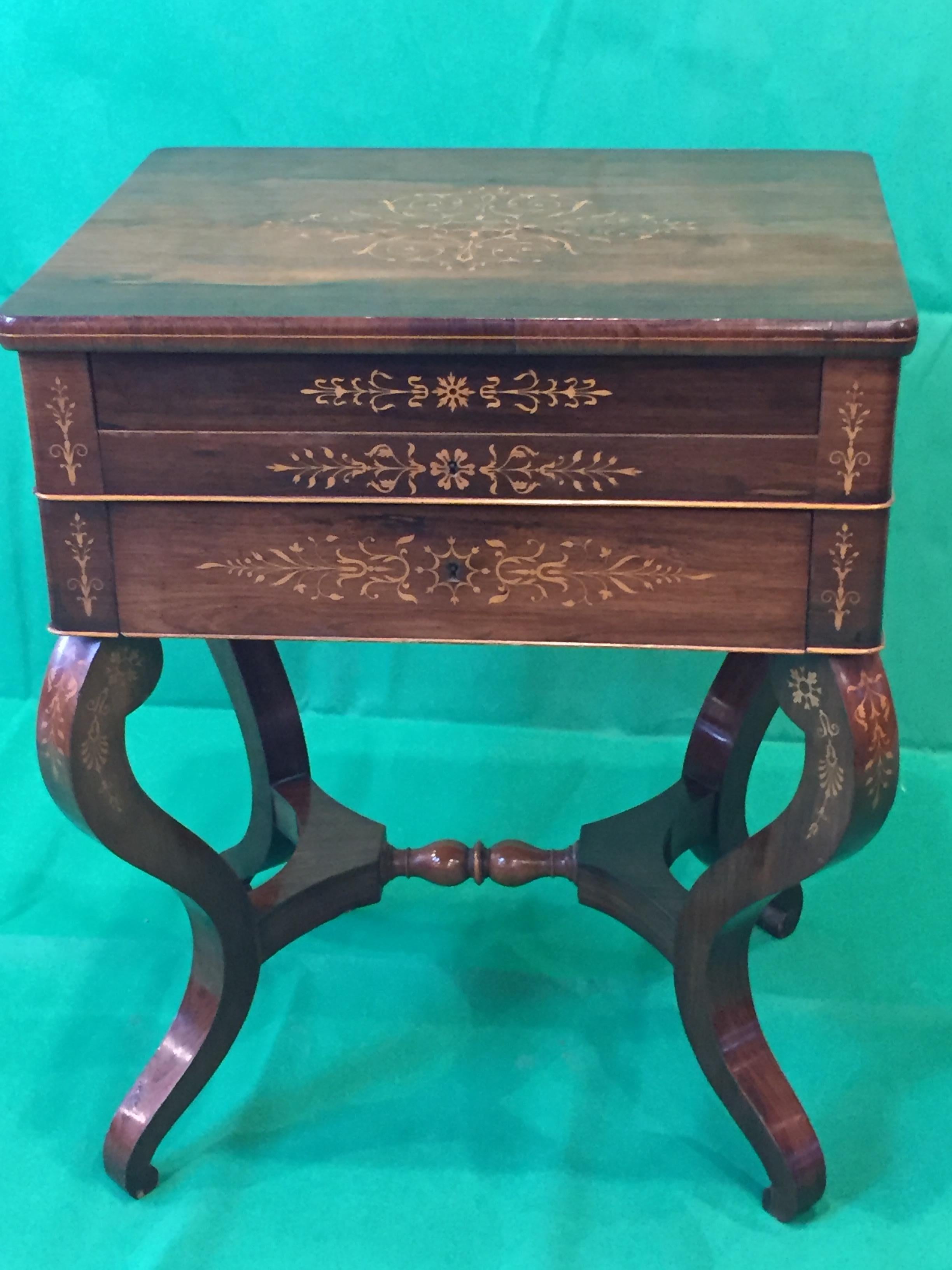 Italian Dressing table from Naples, Italy, Charles X period , in Rosewood with elegant floreal inlay. In good condition.