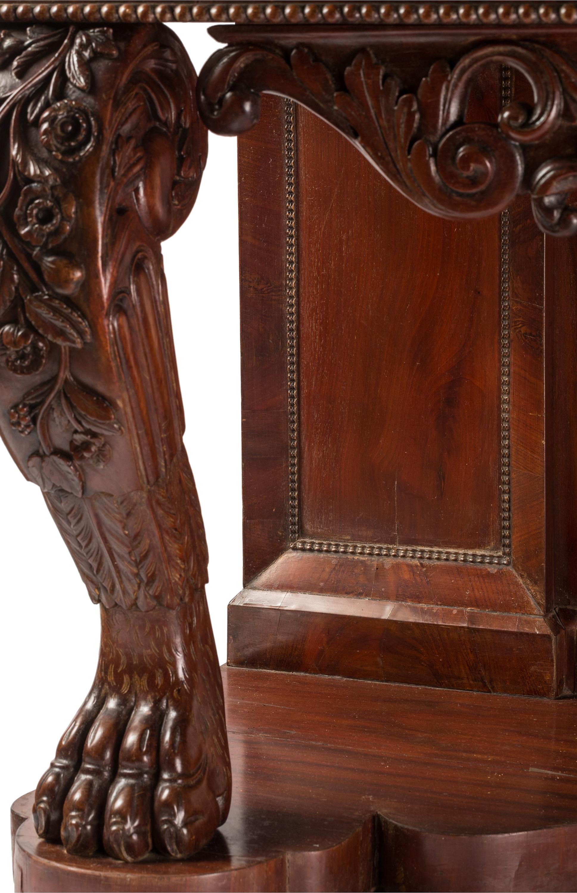 Table console de style Charles X du 19ème siècle, plateau en marbre, détails sculptés en vente 3