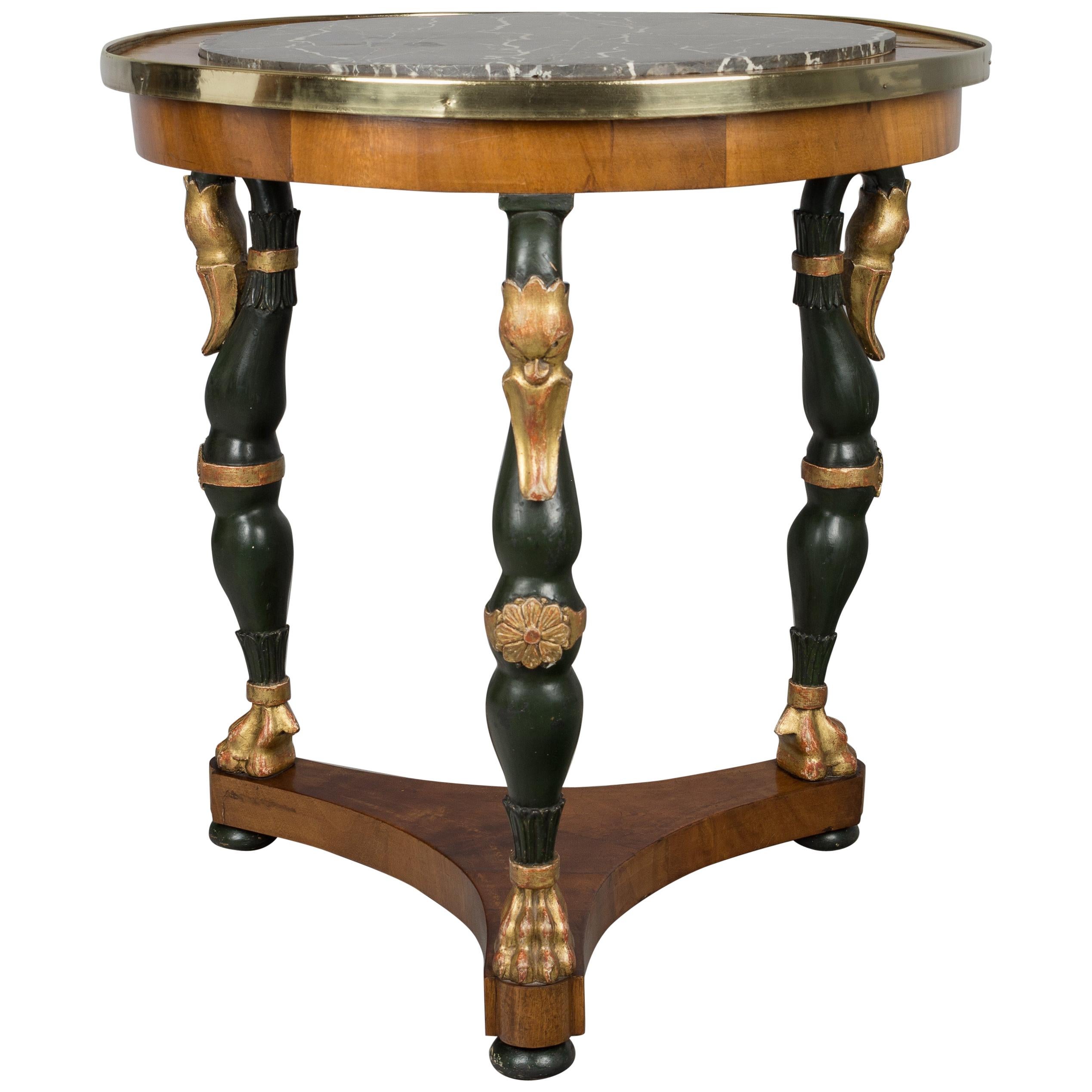 Table Guridon ou table centrale Charles X du 19ème siècle en noyer