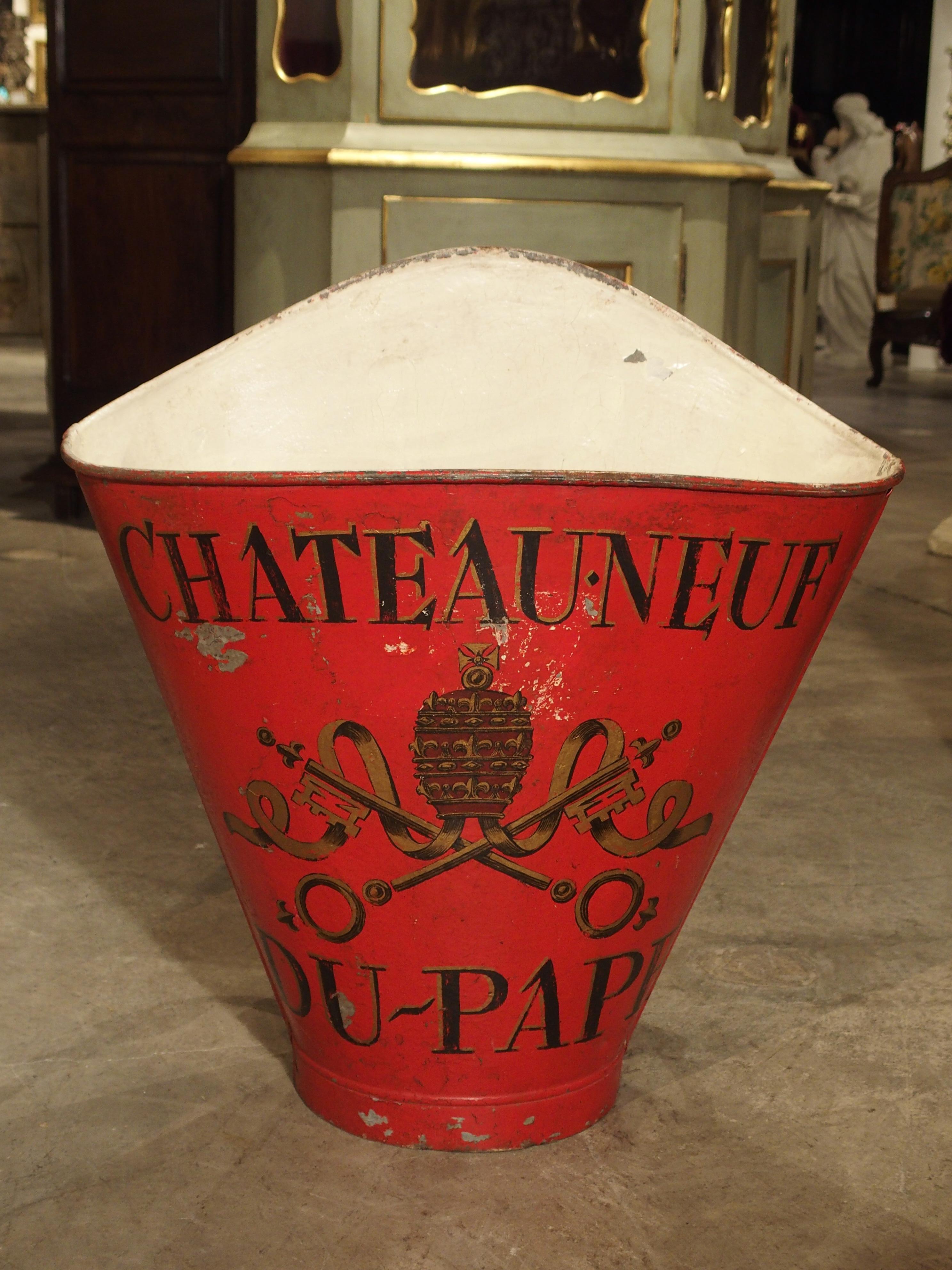19th Century Chateauneuf Du Pape Grape Harvesting Hotte In Good Condition In Dallas, TX