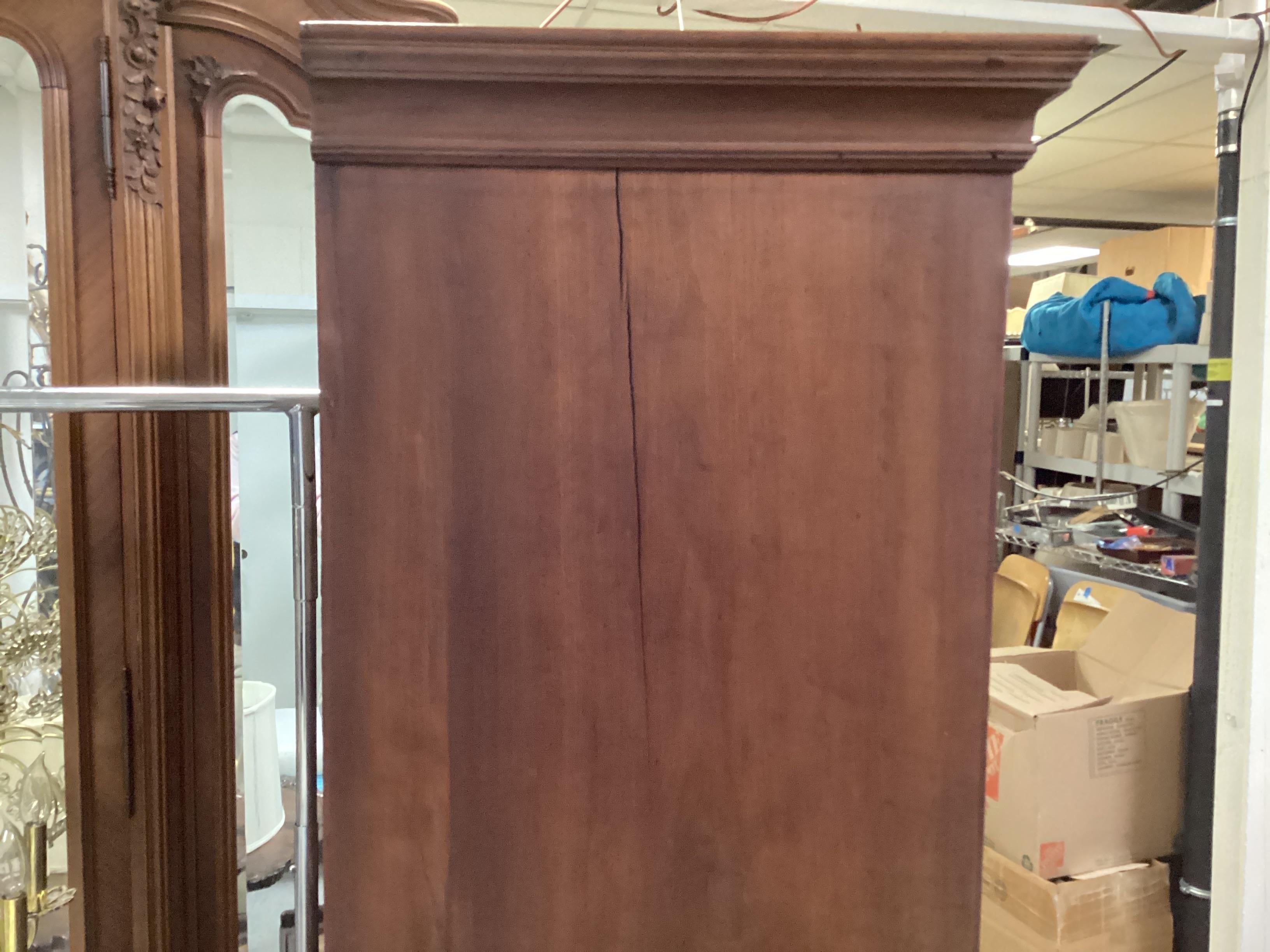 Highboy piatto in stile Queen Anne in ciliegio del XIX secolo in vendita 14