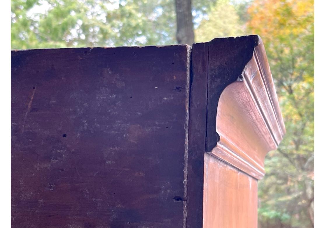 Highboy piatto in stile Queen Anne in ciliegio del XIX secolo in vendita 1