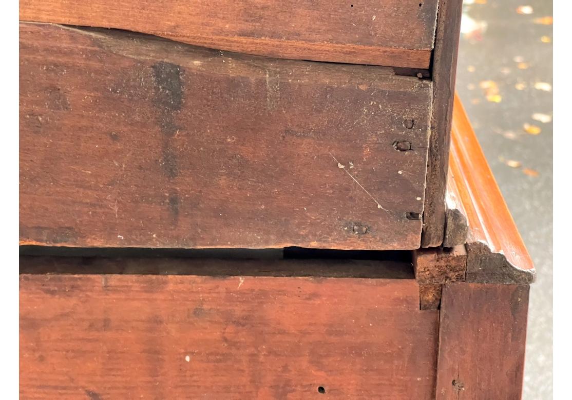 Highboy piatto in stile Queen Anne in ciliegio del XIX secolo in vendita 3