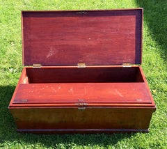 coffre à outils d'artisan du 19e siècle en merisier à panneaux soulevés