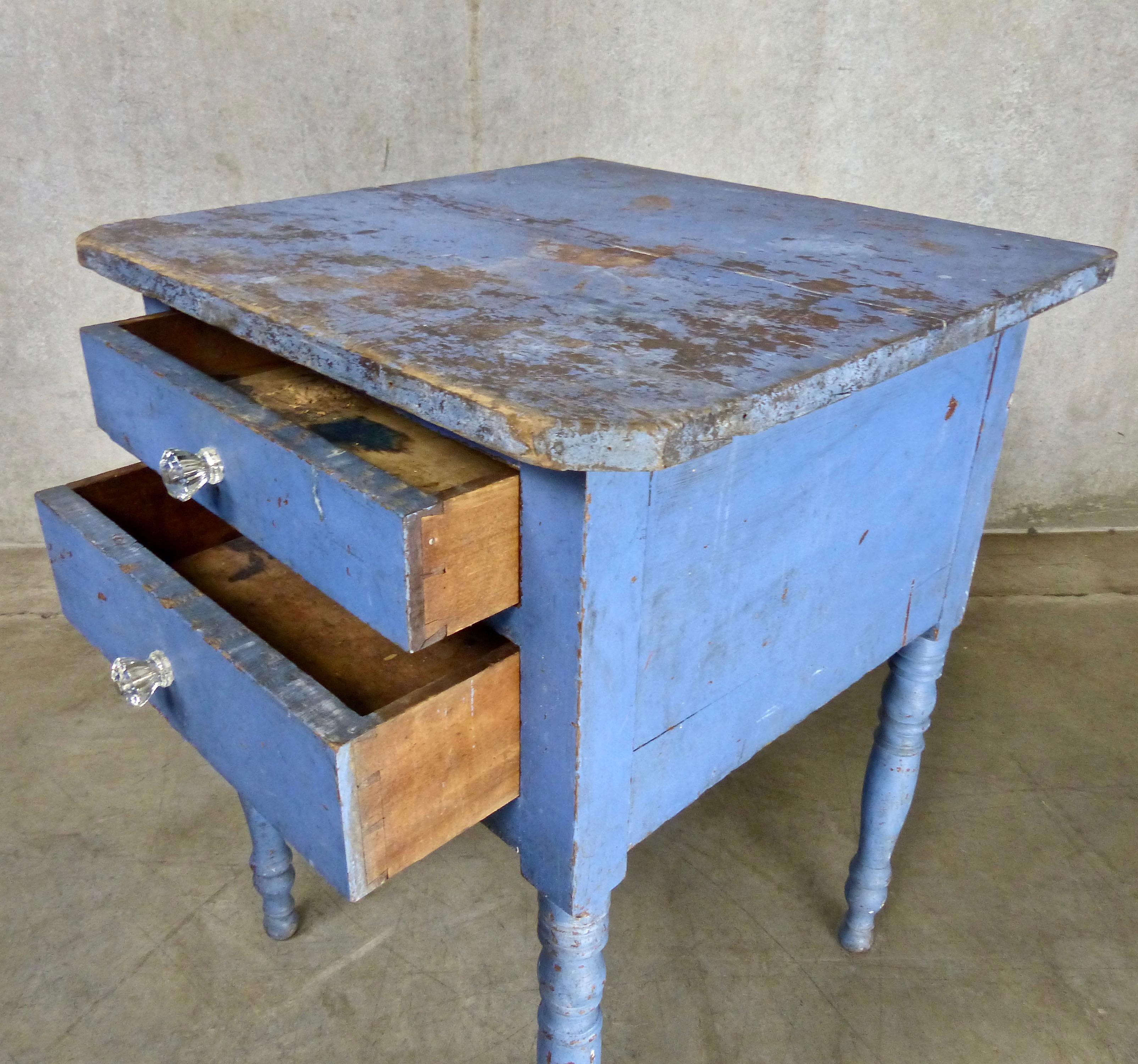 Very nice mid-19th century stand featuring an untouched blue surface paint over old varnish , oxidized and showing a beautiful age cracked finish. Case as well as drawers are dovetailed construction.
The stand is made of cherry wood with pine