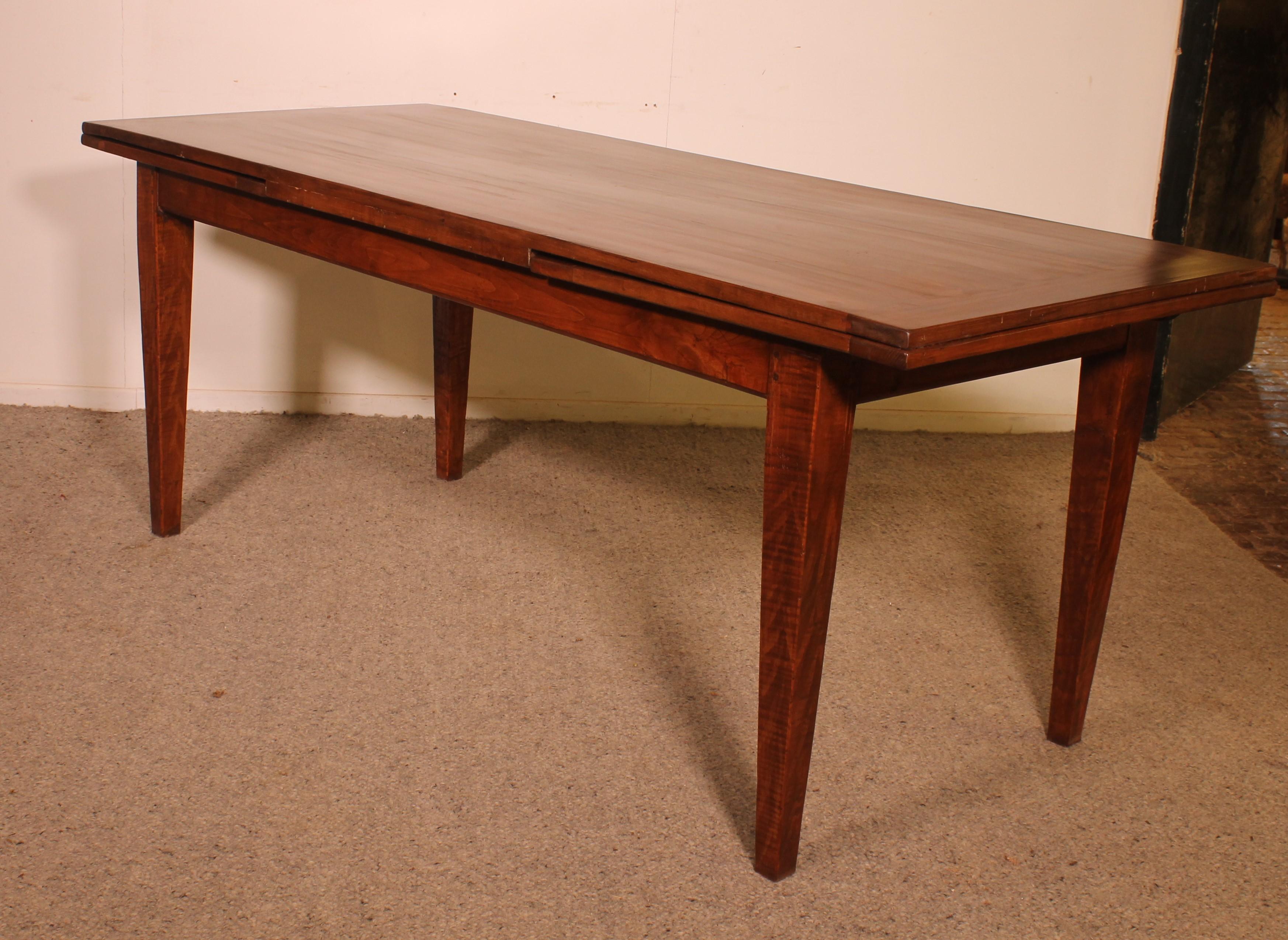 19th Century Cherry Wood Extending Table For Sale 5