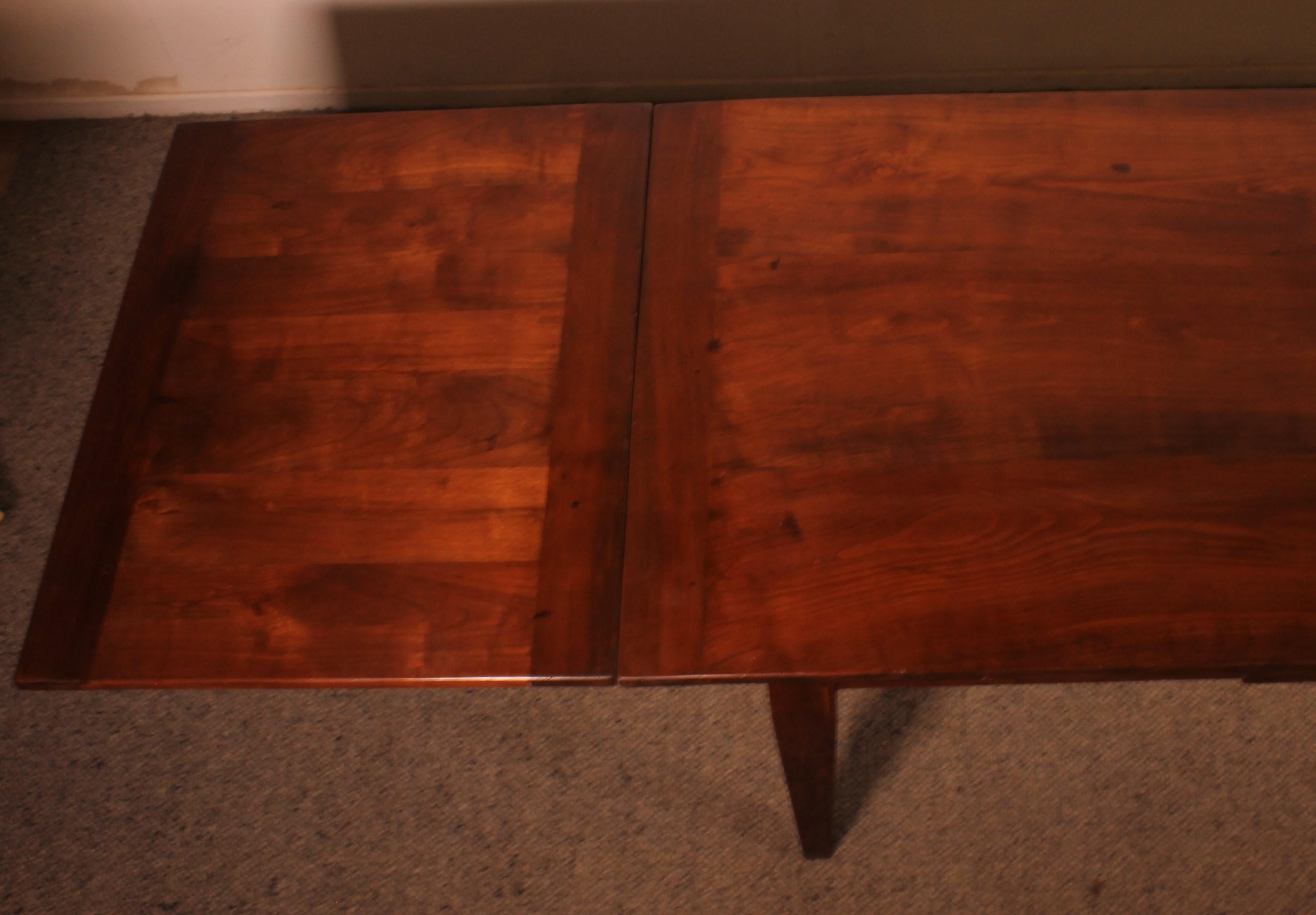19th Century Cherry Wood Extending Table For Sale 6