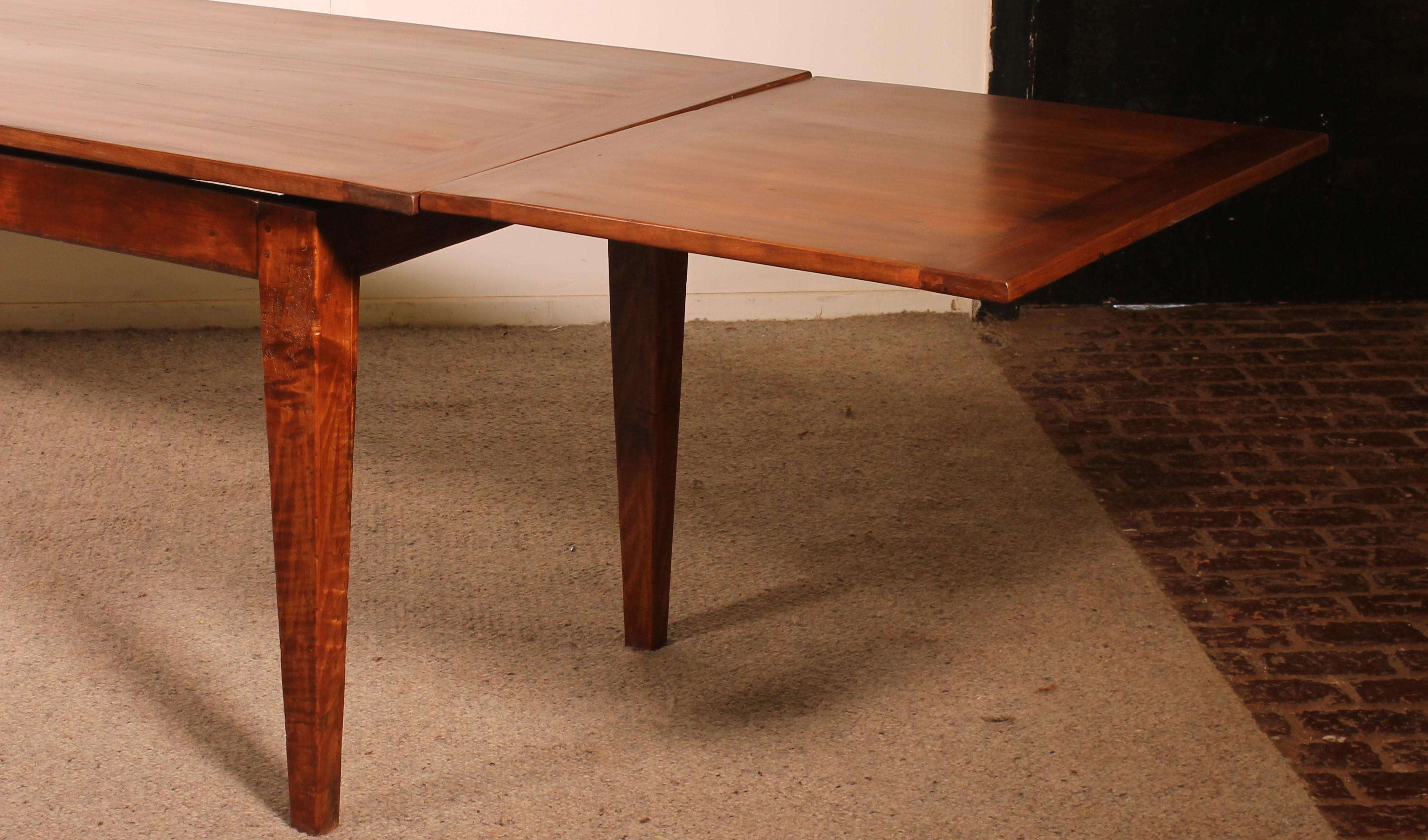 Lovely 19th century cherry wood extending table from France

Very elegant extending table with straight legs which has very beautiful proportions with a width of 82cm.

The table has two extensions of 65cm each. The extensions are also in cherry