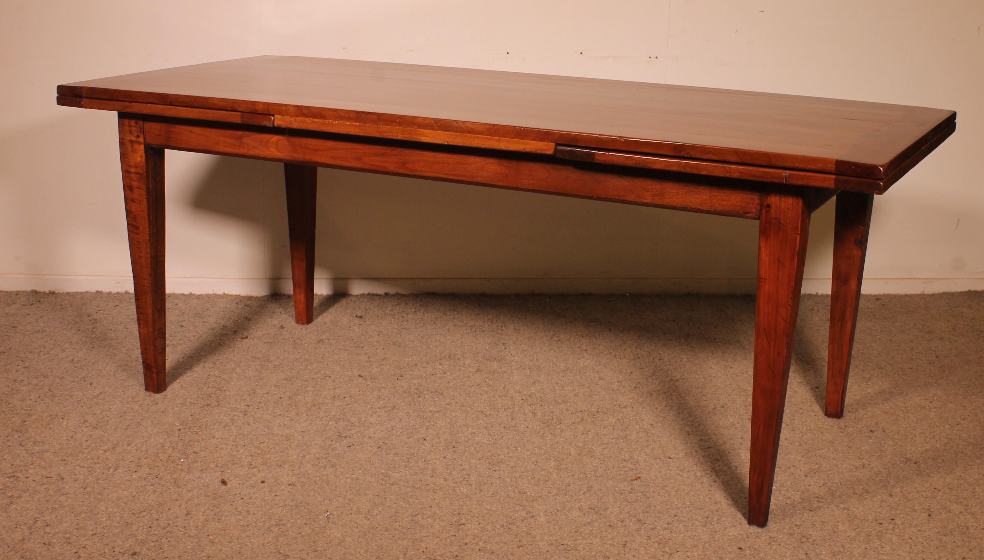 Table à rallonge en bois de cerisier du XIXe siècle Bon état - En vente à Brussels, Brussels