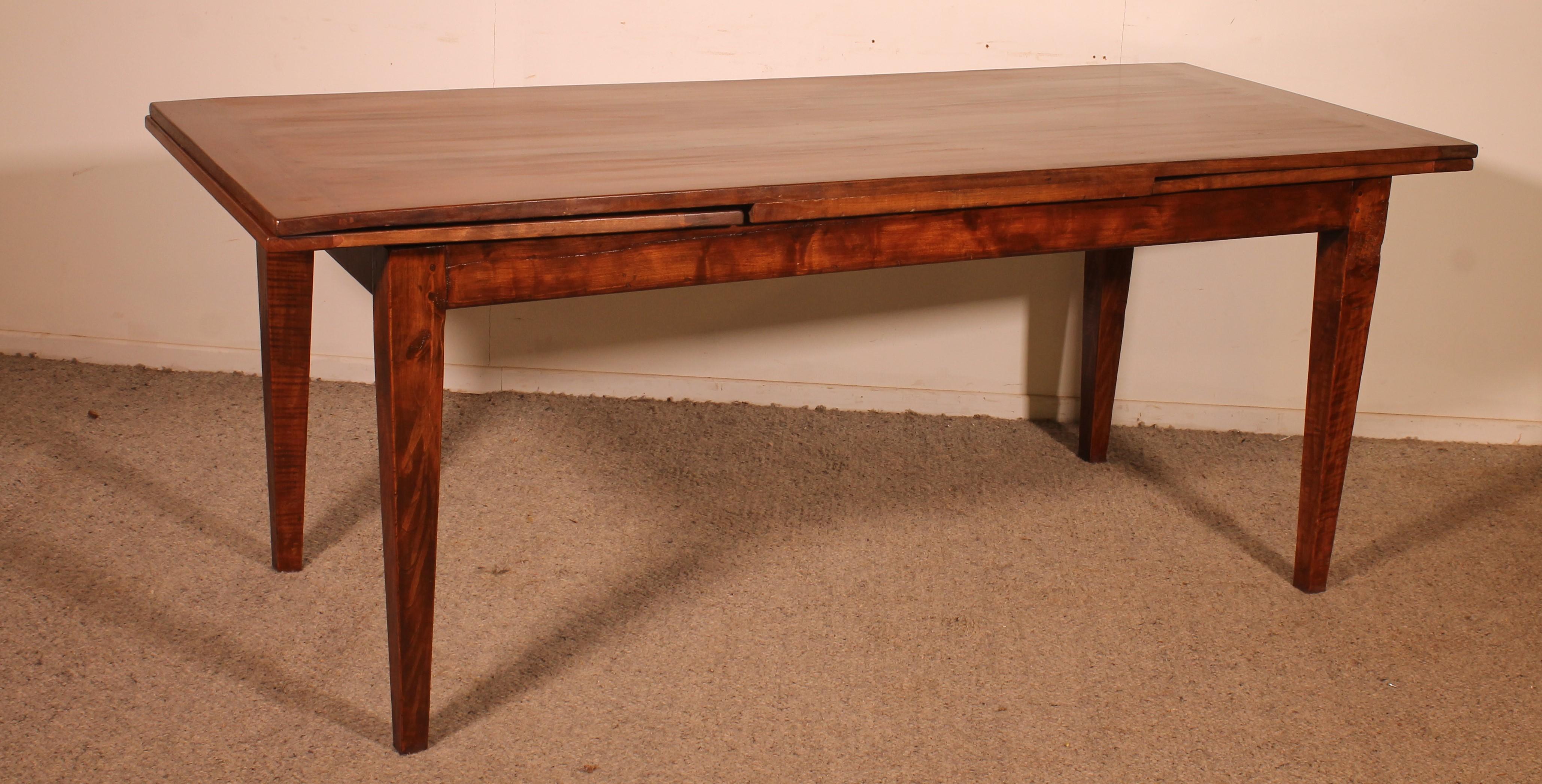 19th Century Cherry Wood Extending Table For Sale 3