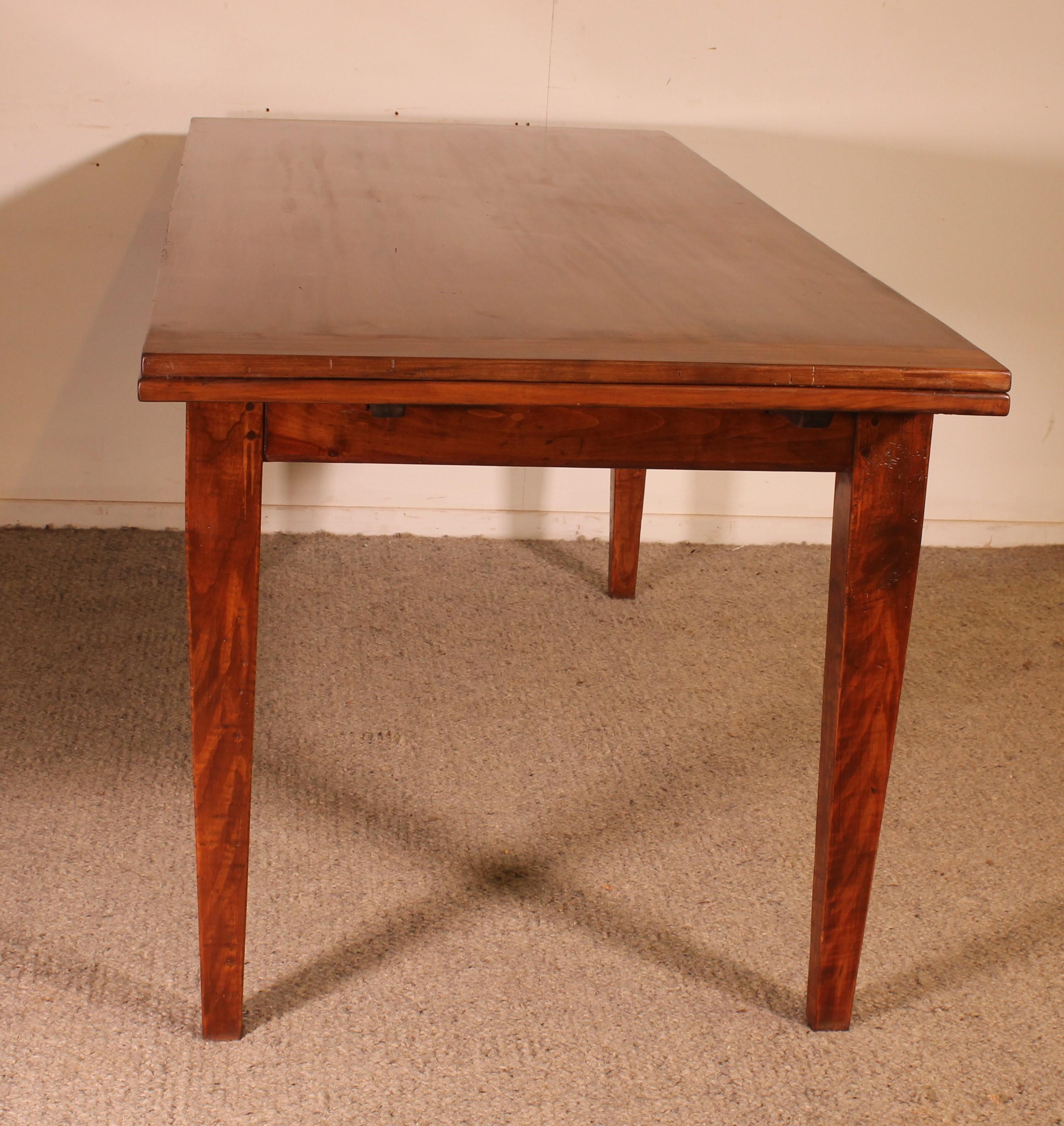 19th Century Cherry Wood Extending Table For Sale 4