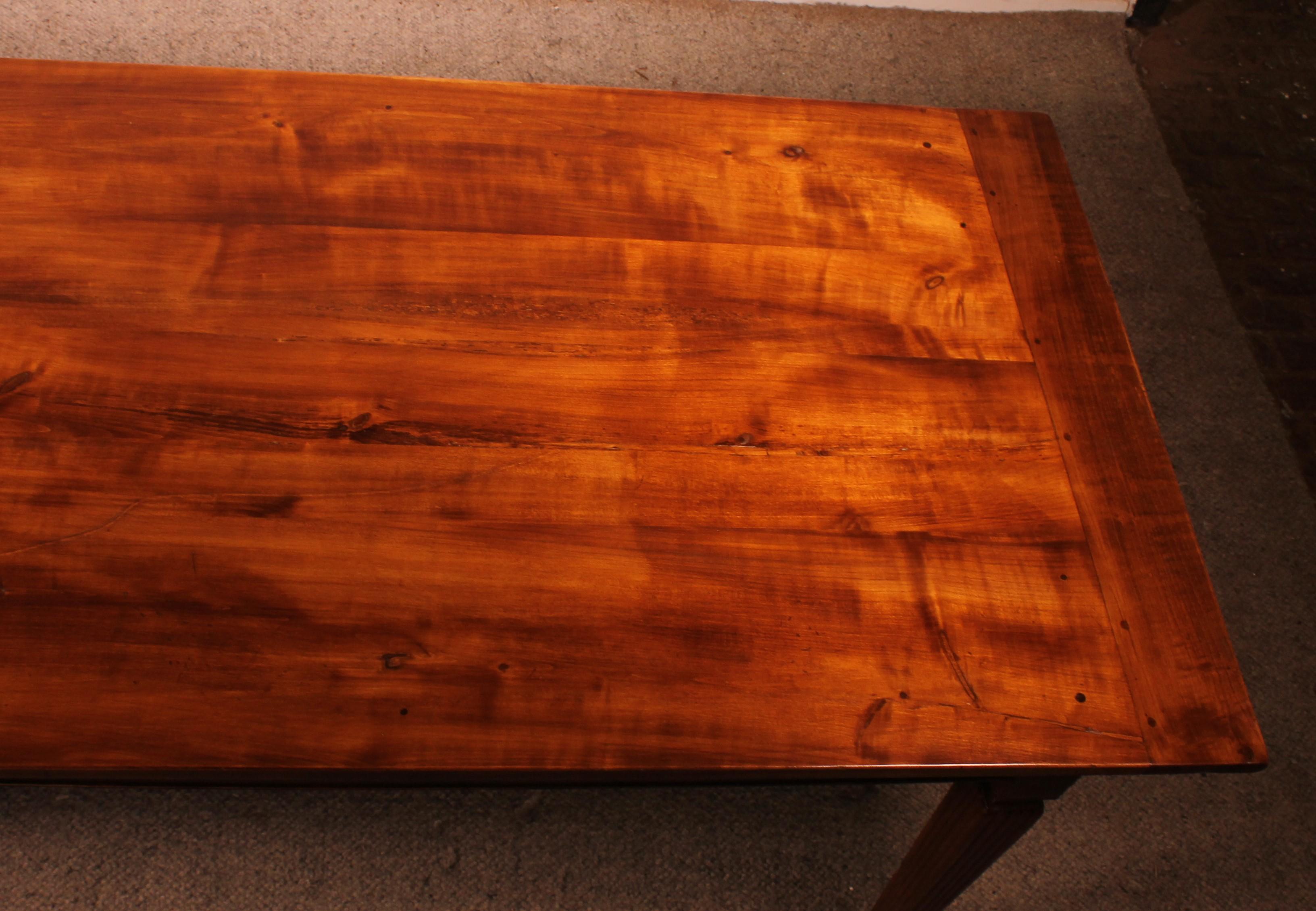 Table de réfectoire du 19ème siècle avec pieds cannelés Louis XVI en vente 7