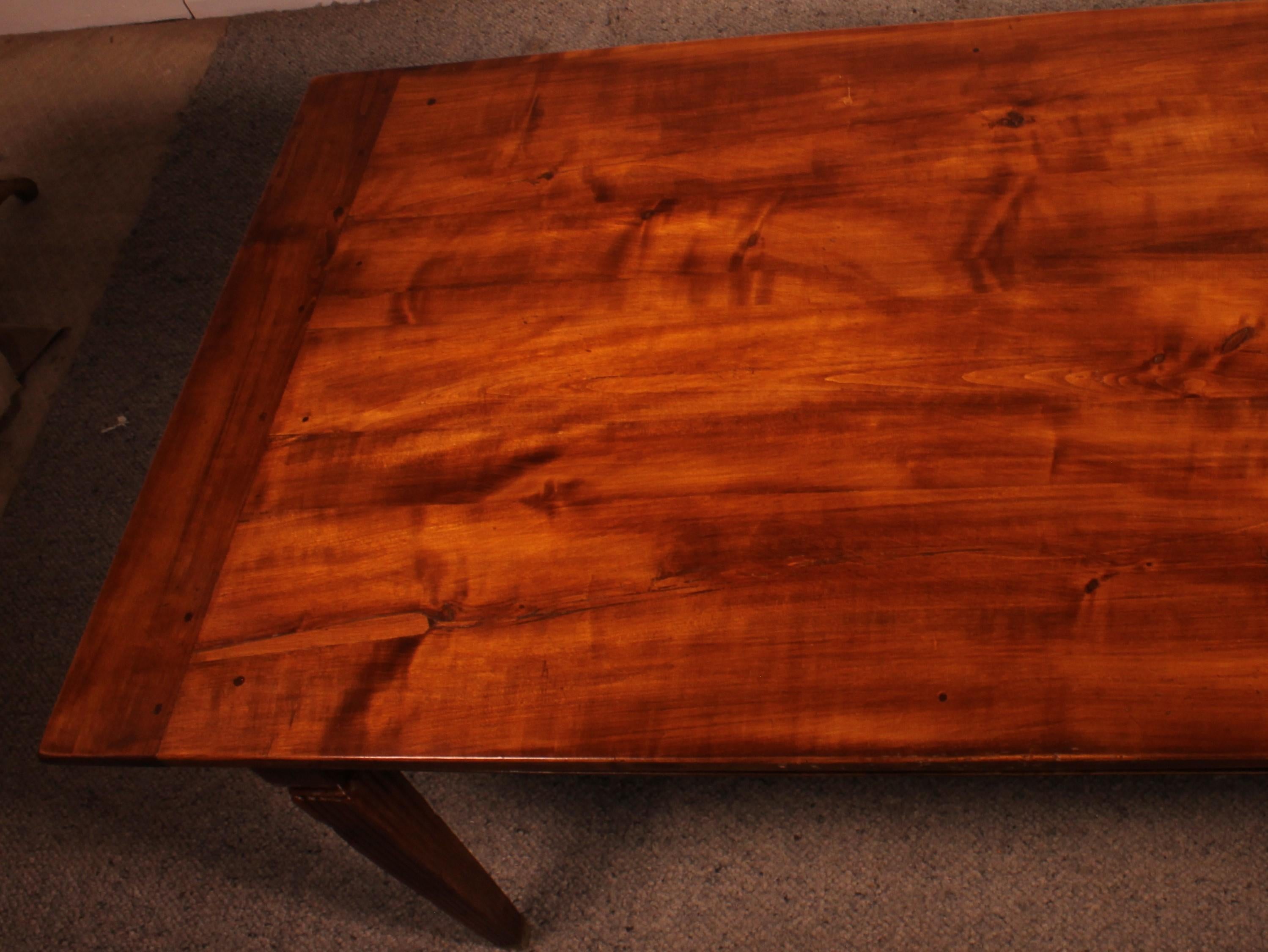 Table de réfectoire du 19ème siècle avec pieds cannelés Louis XVI en vente 8