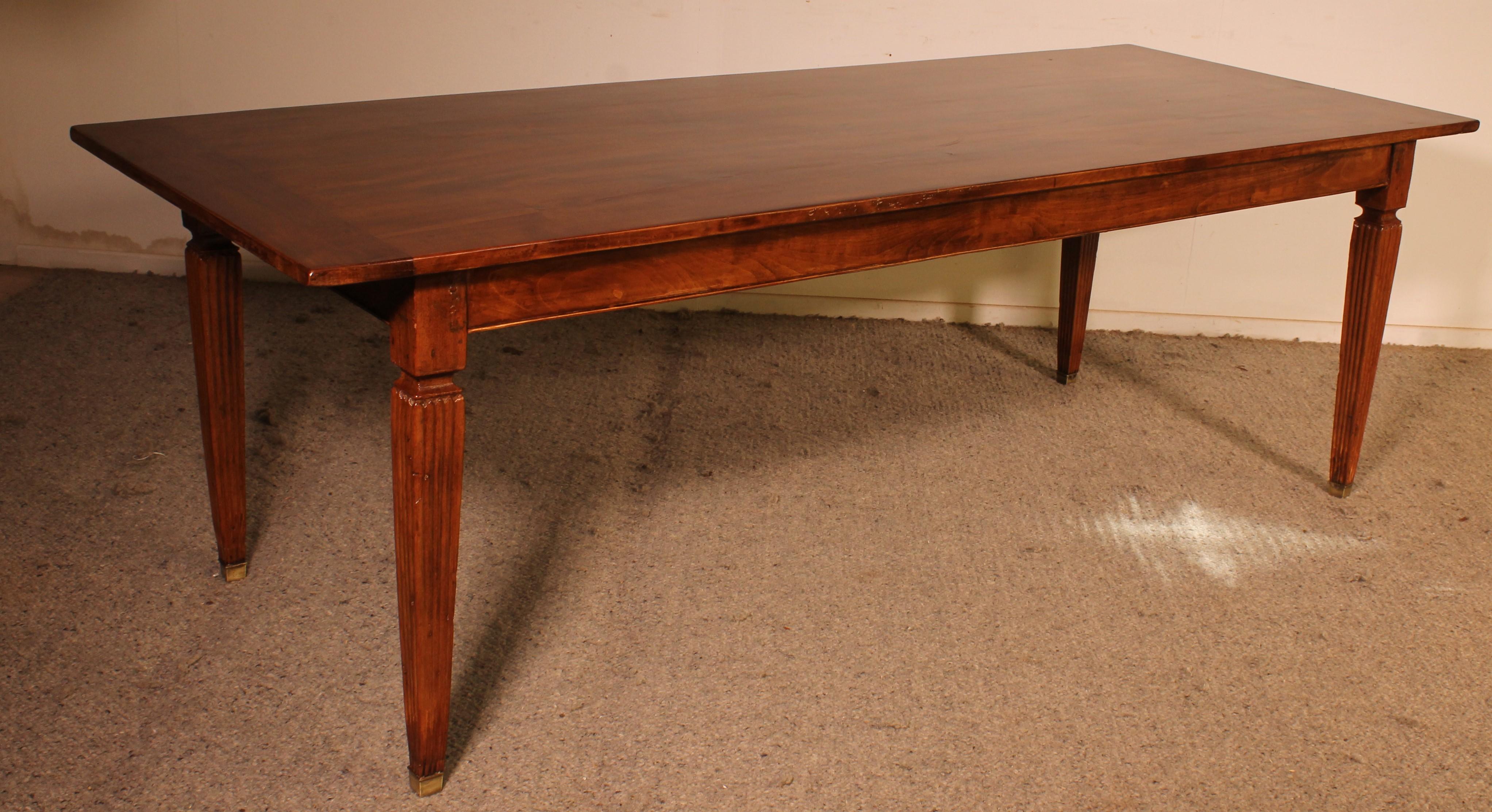 Table de réfectoire du 19ème siècle avec pieds cannelés Louis XVI en vente 2