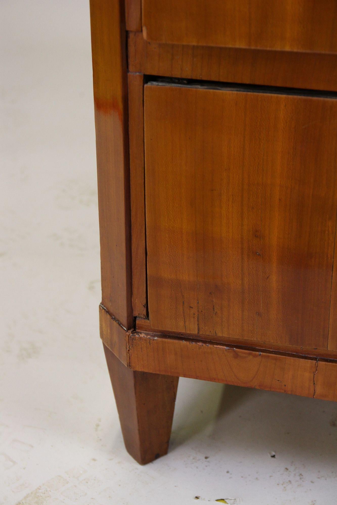 Commode Biedermeier en merisier du XIXe siècle, Autriche vers 1830 en vente 7