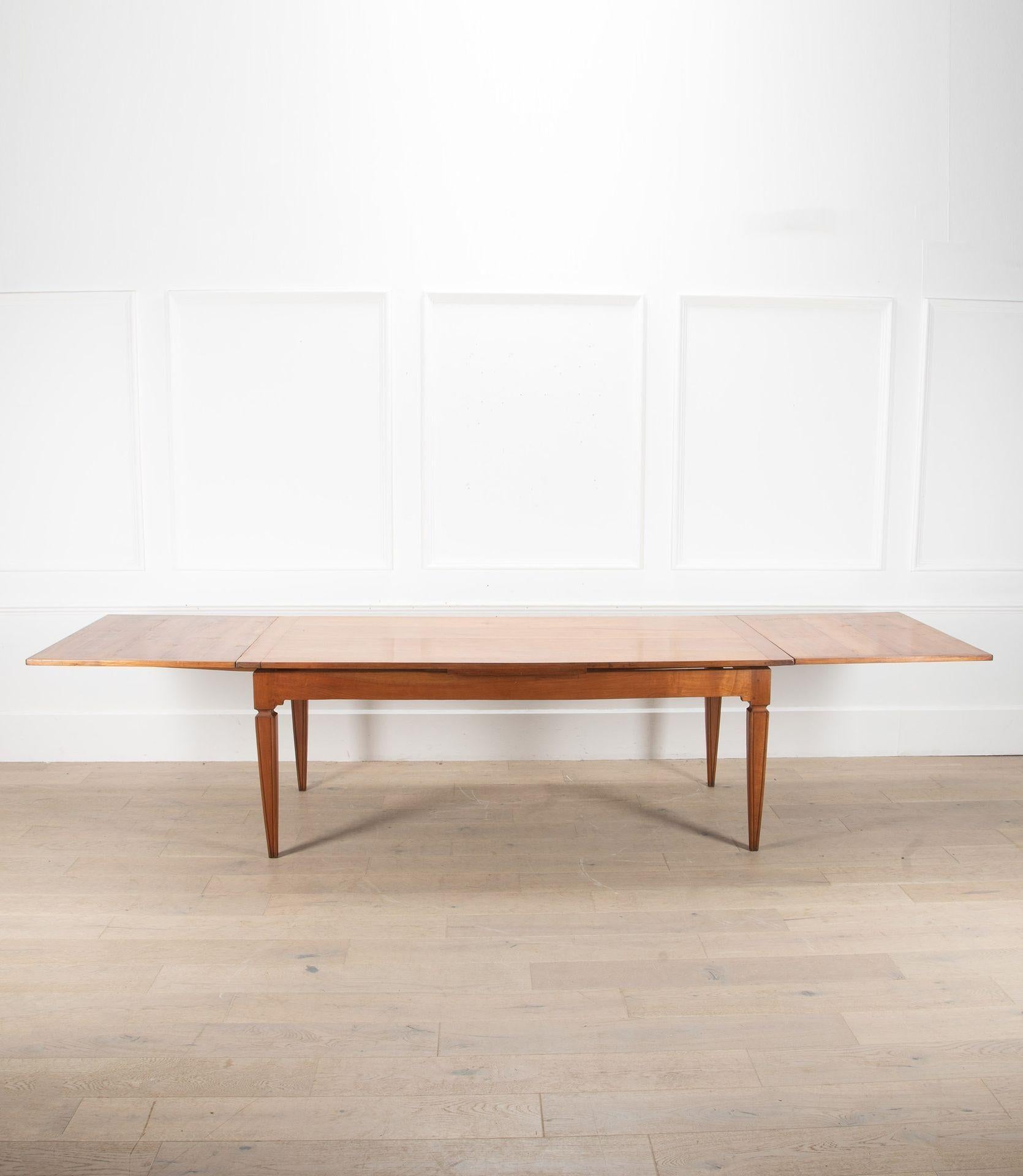 Table de salle à manger en merisier du 19e siècle Bon état - En vente à Gloucestershire, GB