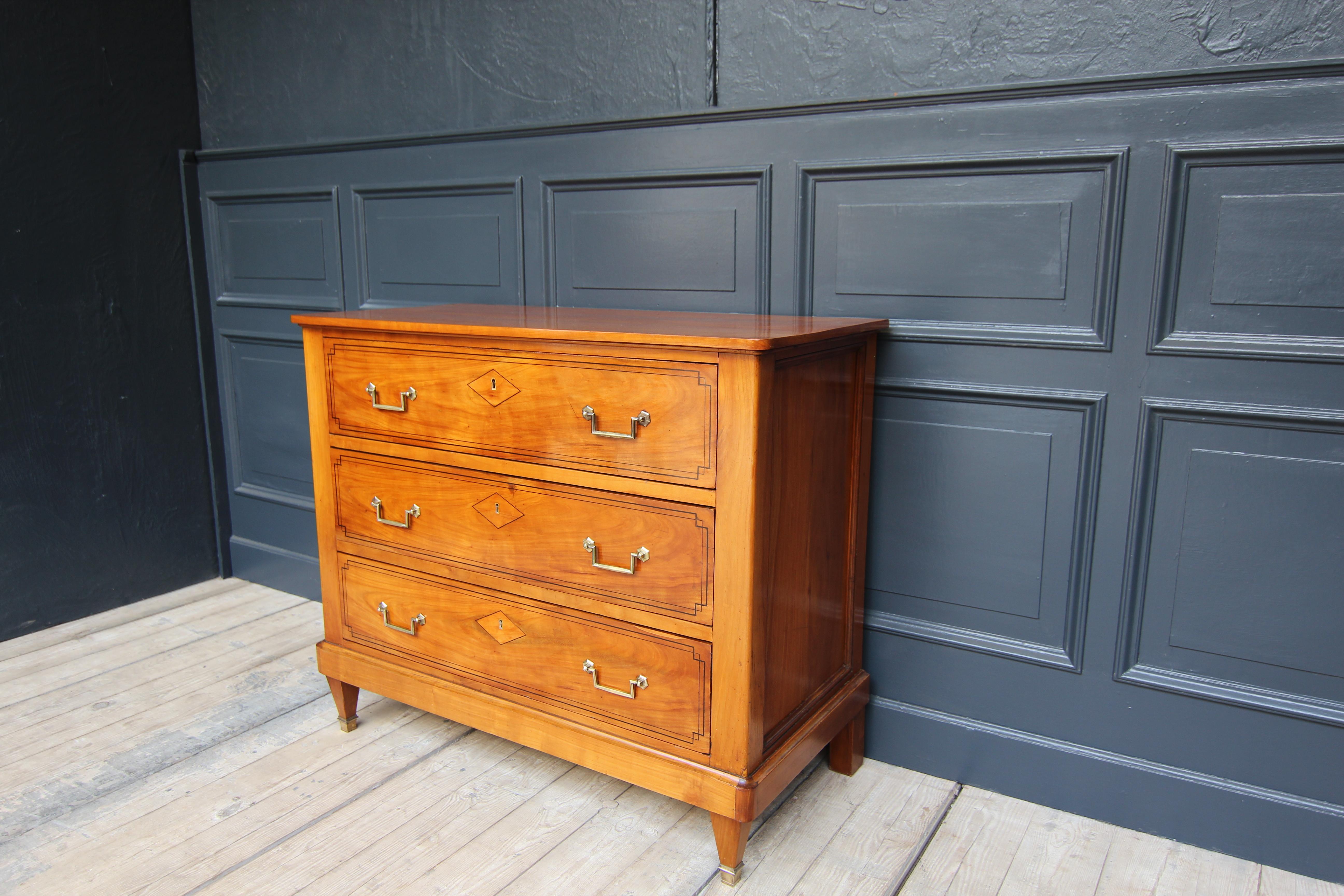 19th Century Cherrywood Directoire Chest of Drawers In Good Condition For Sale In Dusseldorf, DE