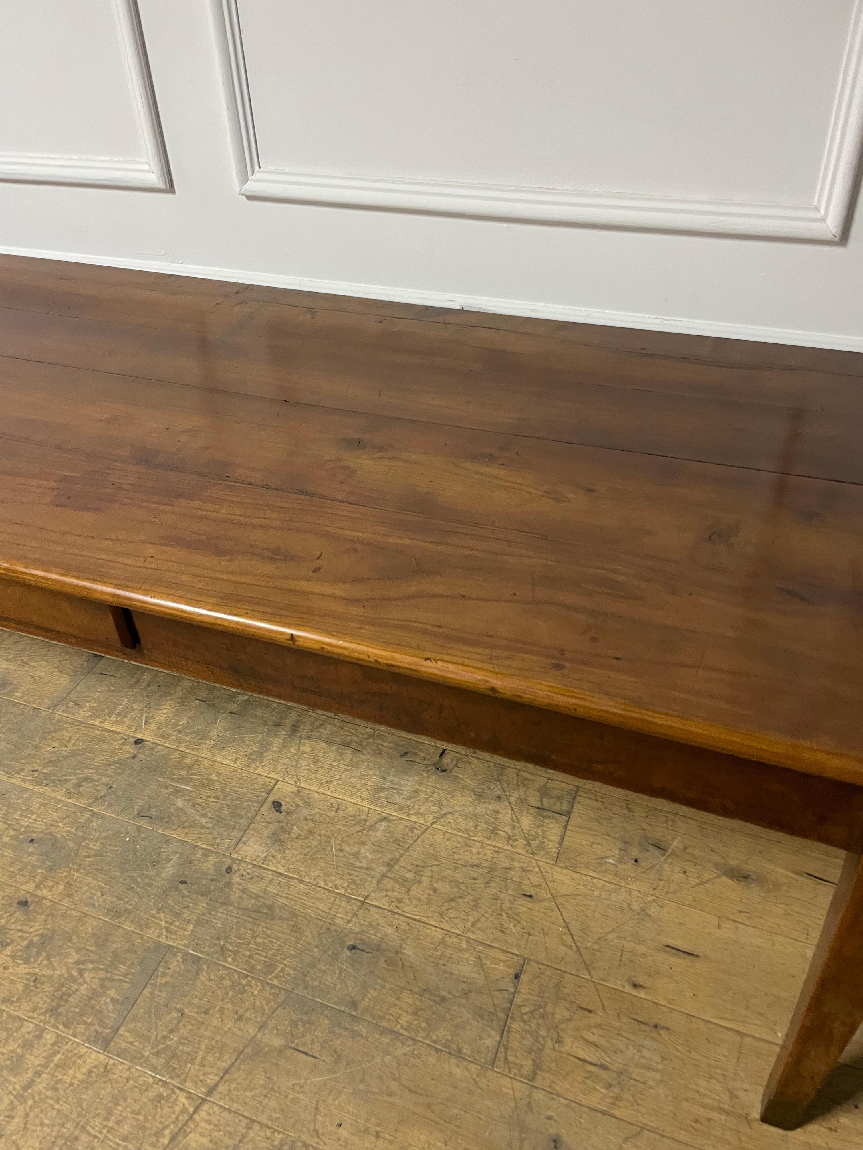 Mesa de labranza de madera de cerezo del siglo XIX 267 cms Fines del siglo XIX en venta