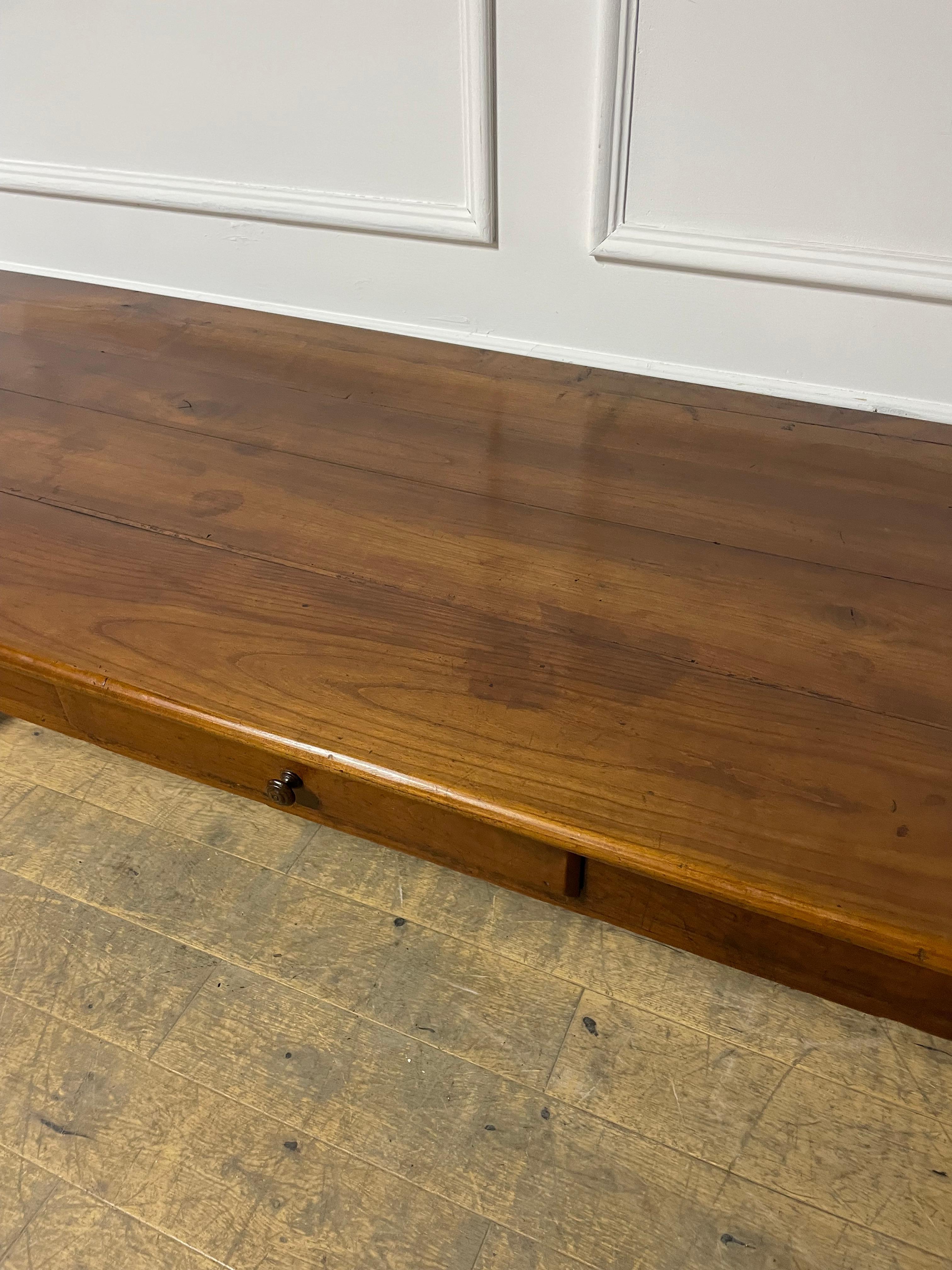 Mesa de labranza de madera de cerezo del siglo XIX 267 cms Cereza en venta