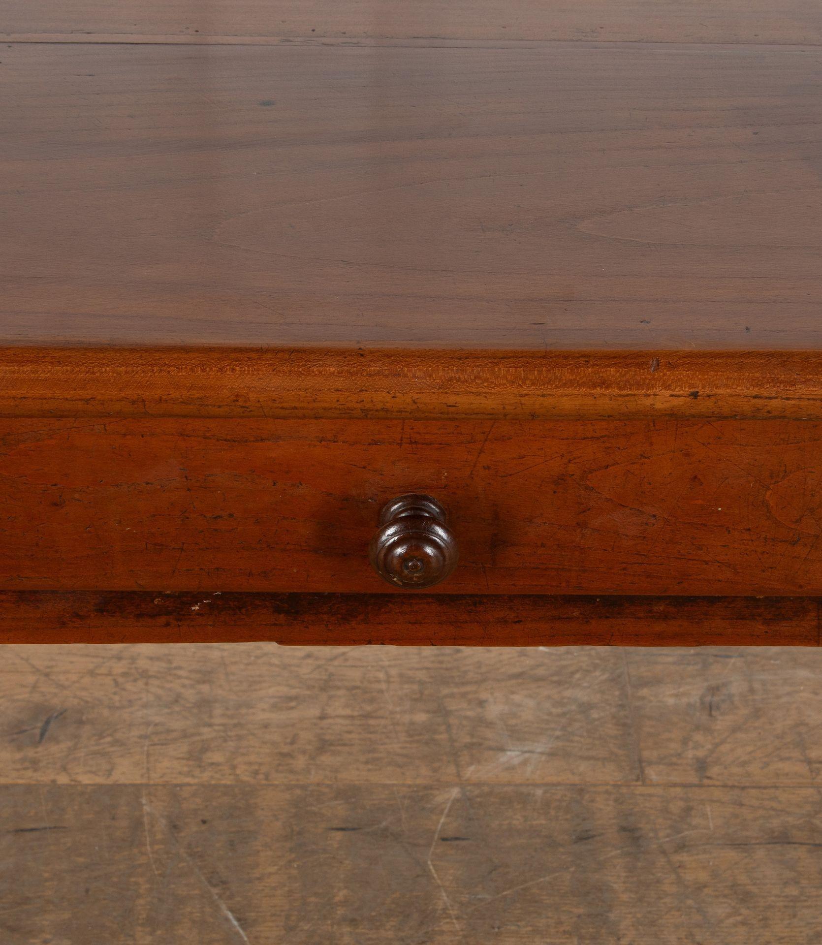 Table de ferme en cerisier du XIXe siècle en vente 2