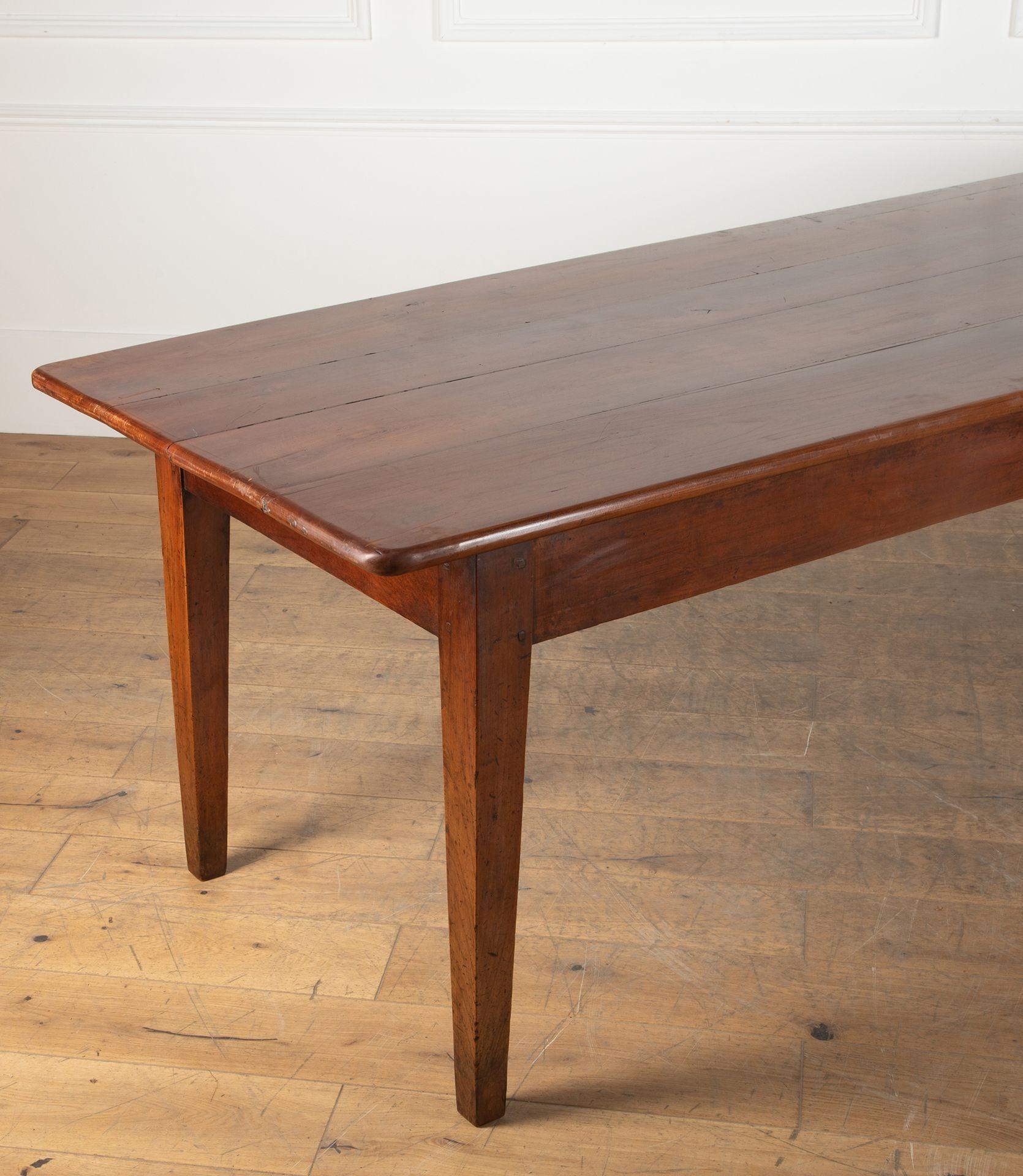 Table de ferme en cerisier du XIXe siècle en vente 4
