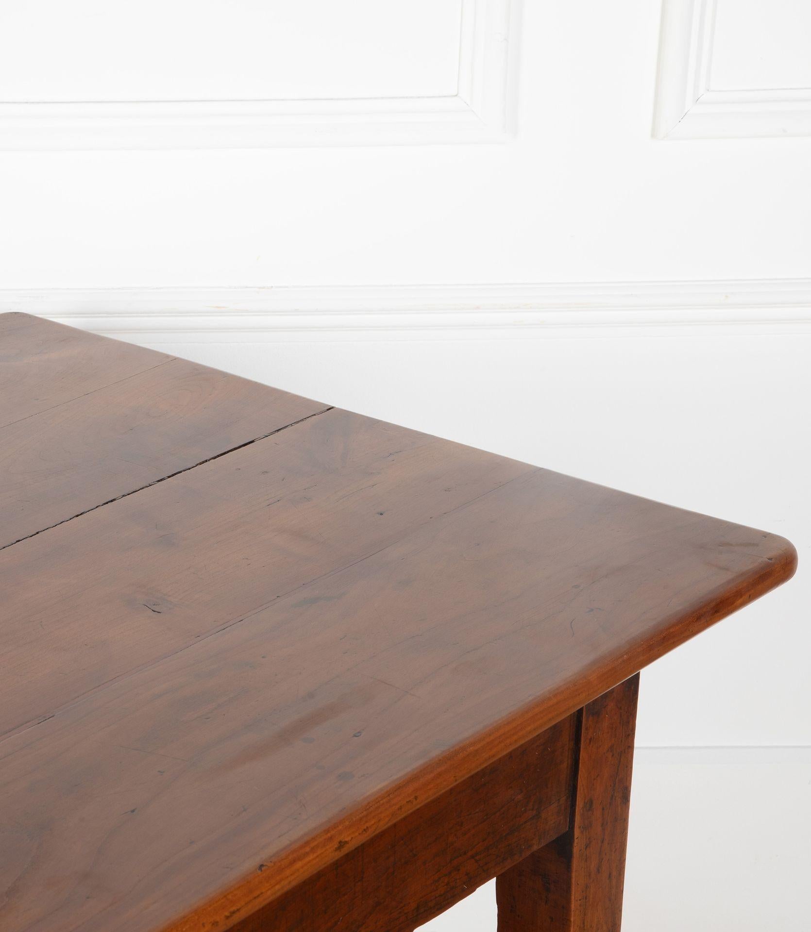 Table de ferme en cerisier du XIXe siècle en vente 5