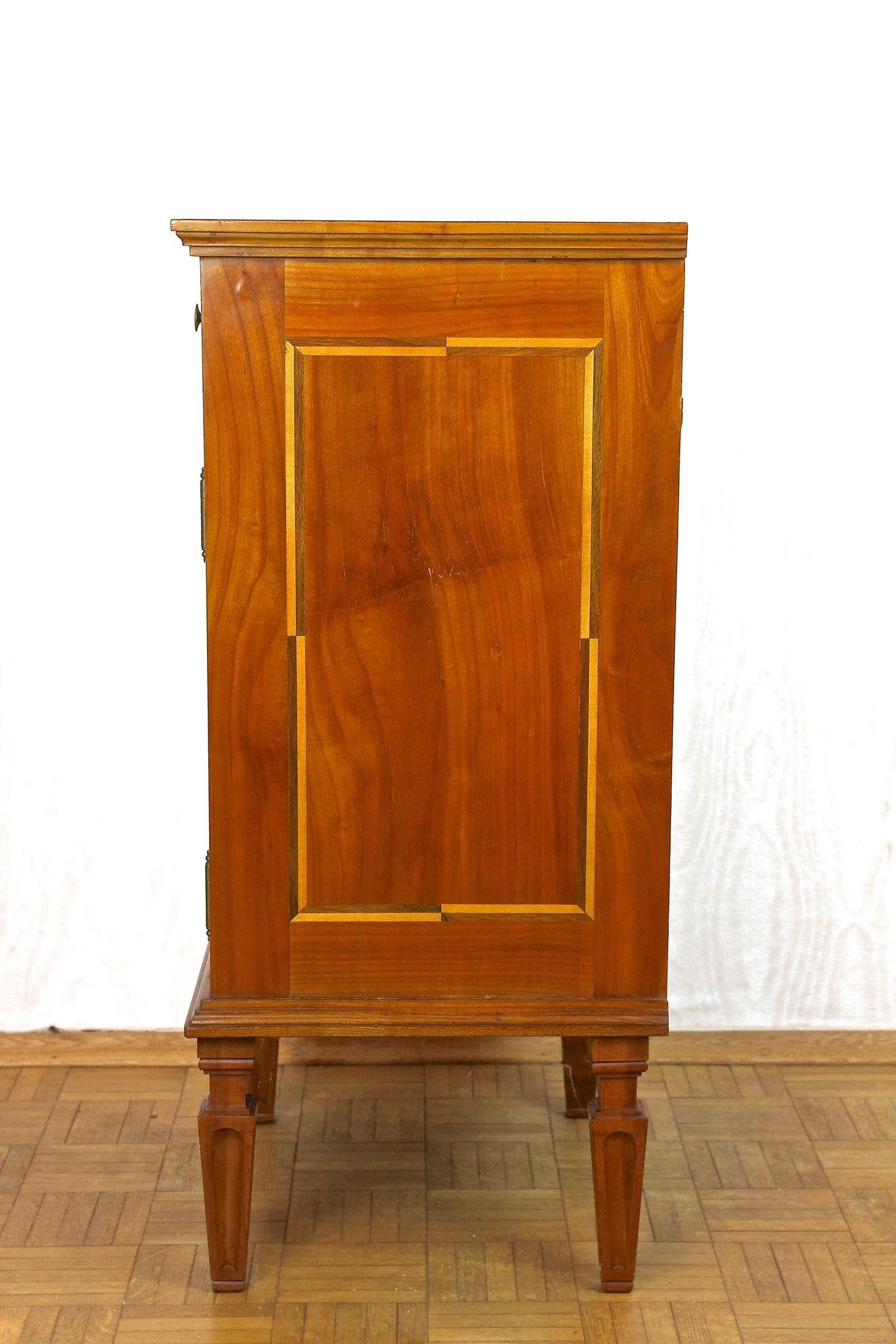 Meuble de rangement/table d'appoint/ Trumeau en merisier du 19ème siècle, Autriche, vers 1800 en vente 3