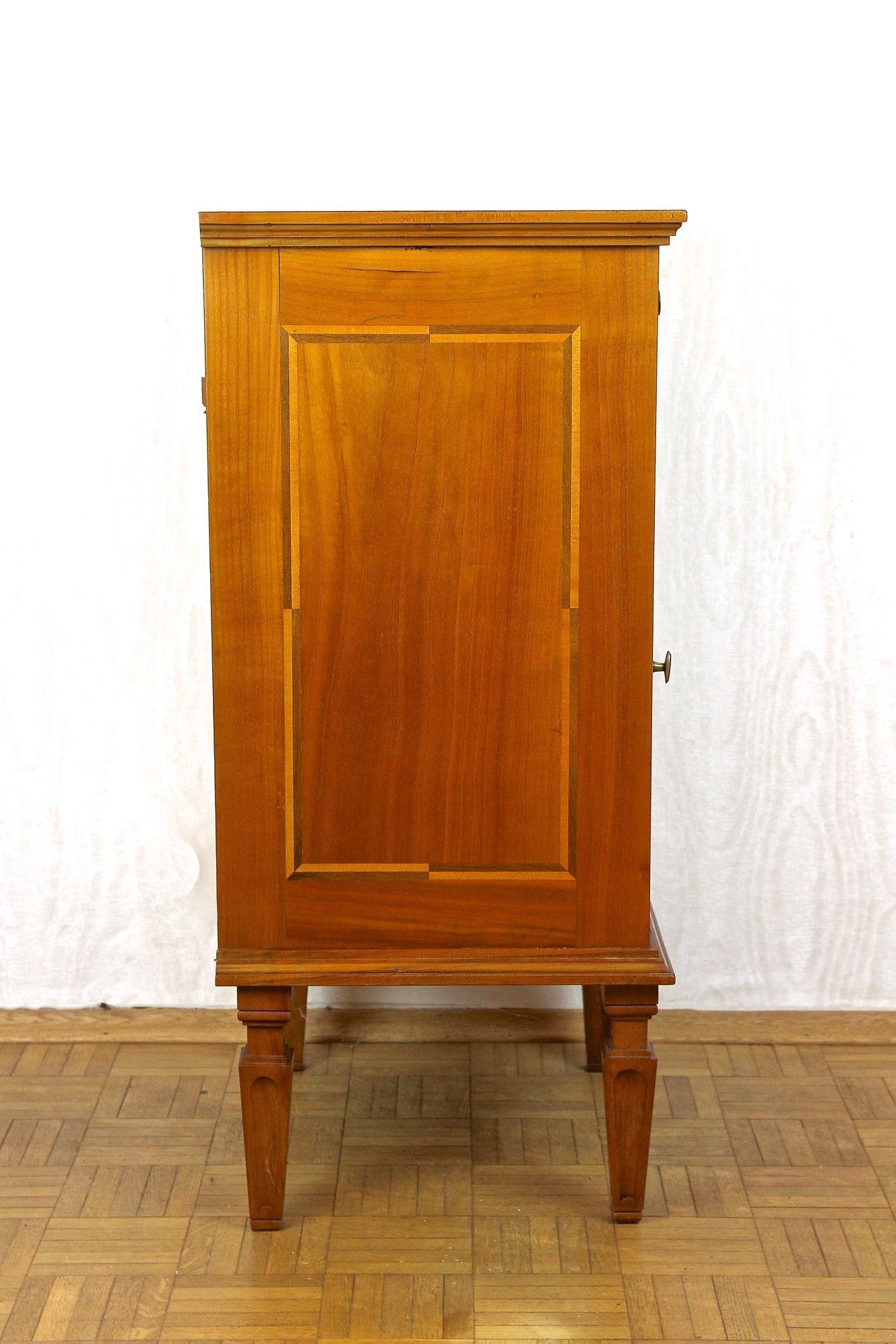 Meuble de rangement/table d'appoint/ Trumeau en merisier du 19ème siècle, Autriche, vers 1800 en vente 5
