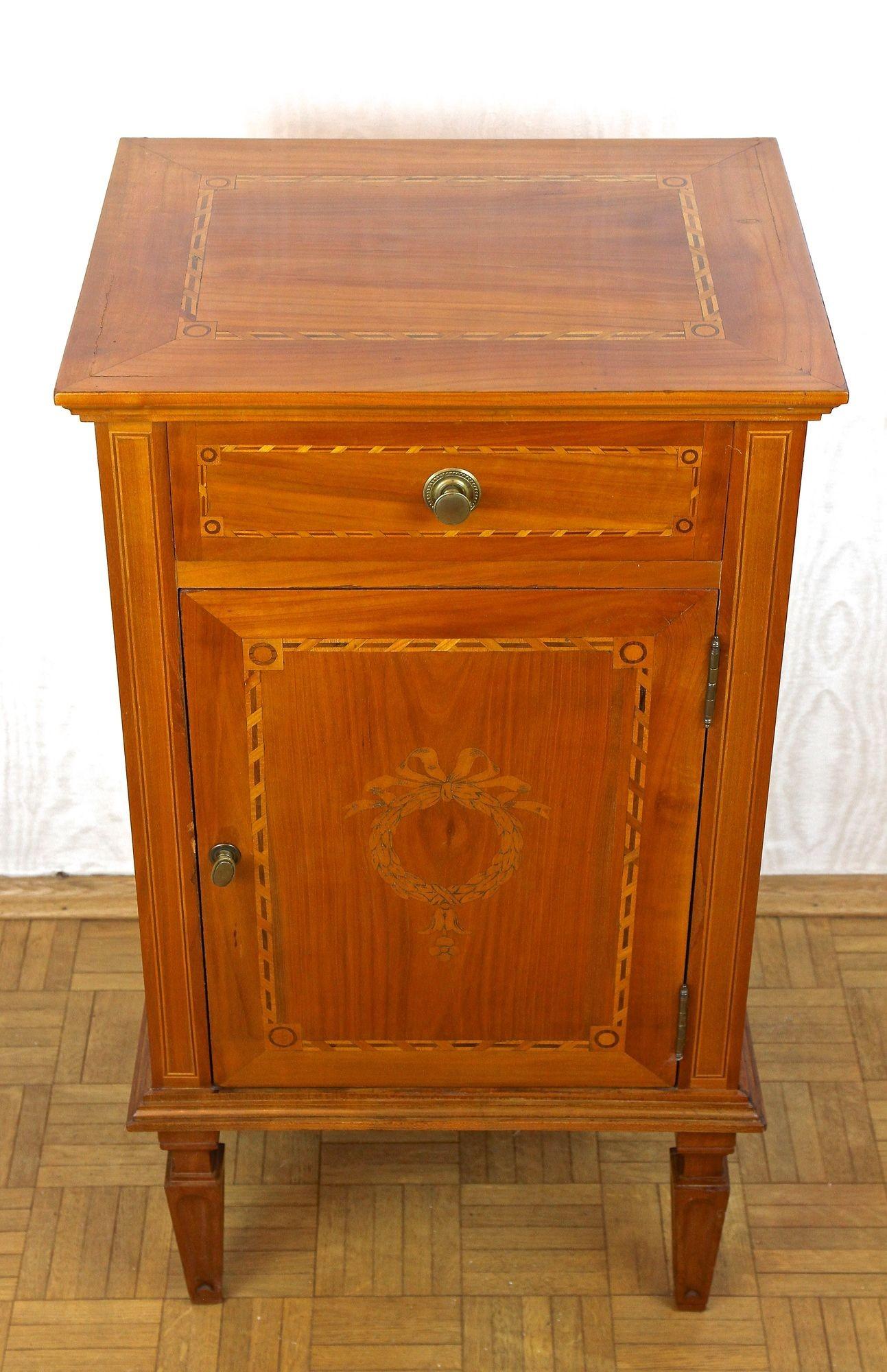 Autrichien Meuble de rangement/table d'appoint/ Trumeau en merisier du 19ème siècle, Autriche, vers 1800 en vente