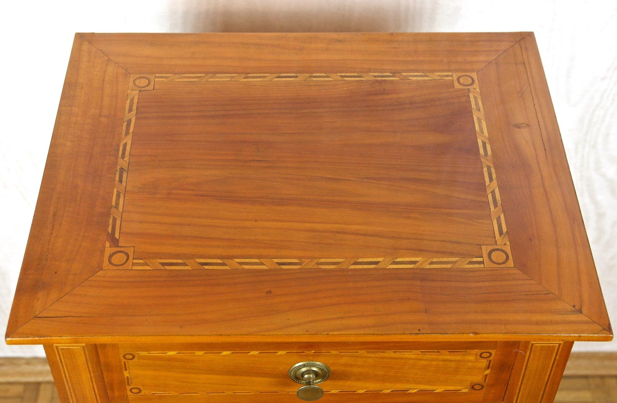 Marqueterie Meuble de rangement/table d'appoint/ Trumeau en merisier du 19ème siècle, Autriche, vers 1800 en vente