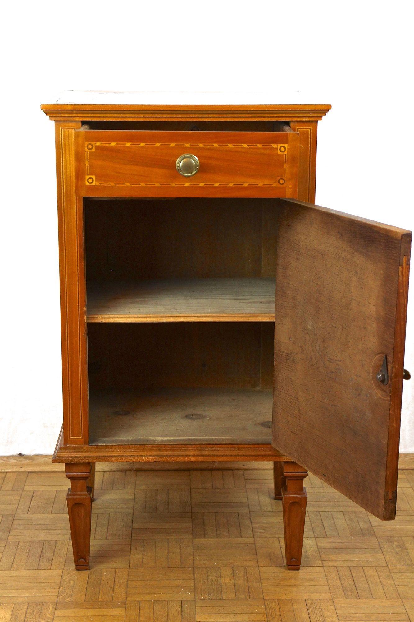 Meuble de rangement/table d'appoint/ Trumeau en merisier du 19ème siècle, Autriche, vers 1800 Bon état - En vente à Lichtenberg, AT