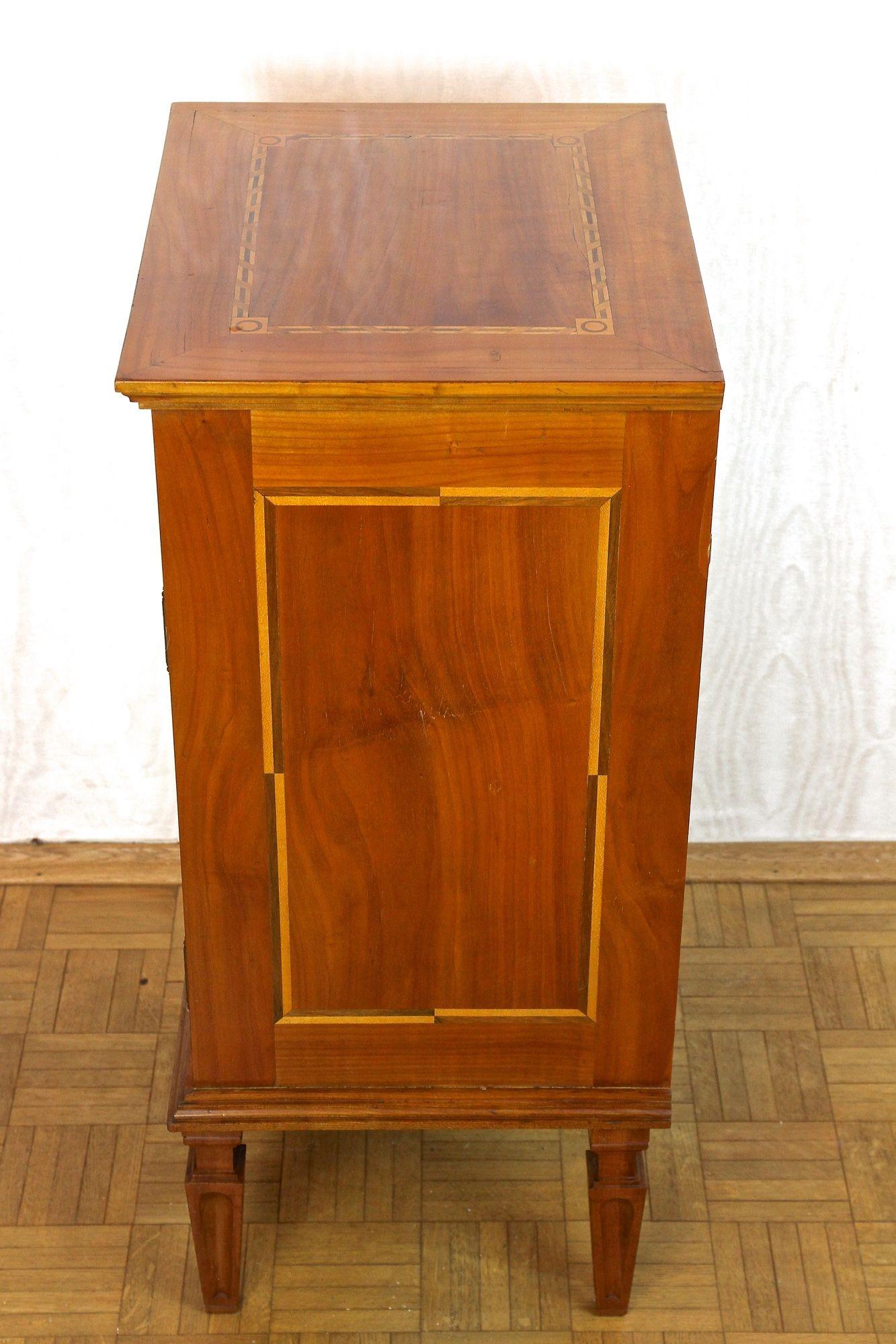 Meuble de rangement/table d'appoint/ Trumeau en merisier du 19ème siècle, Autriche, vers 1800 en vente 2