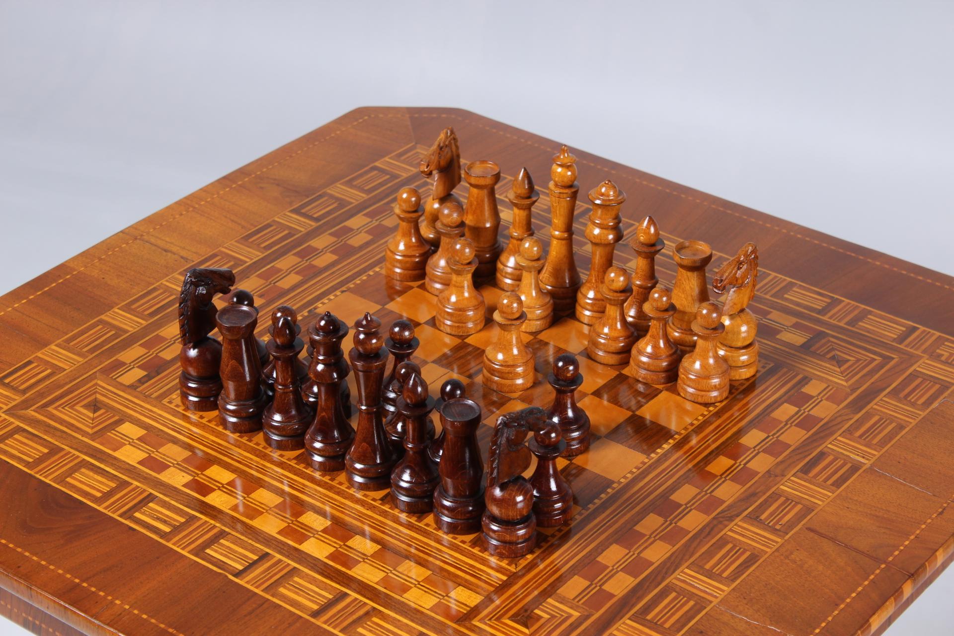19th Century Chess Table, Italy 'Sorrento', circa 1850, Walnut with Marquetry 6
