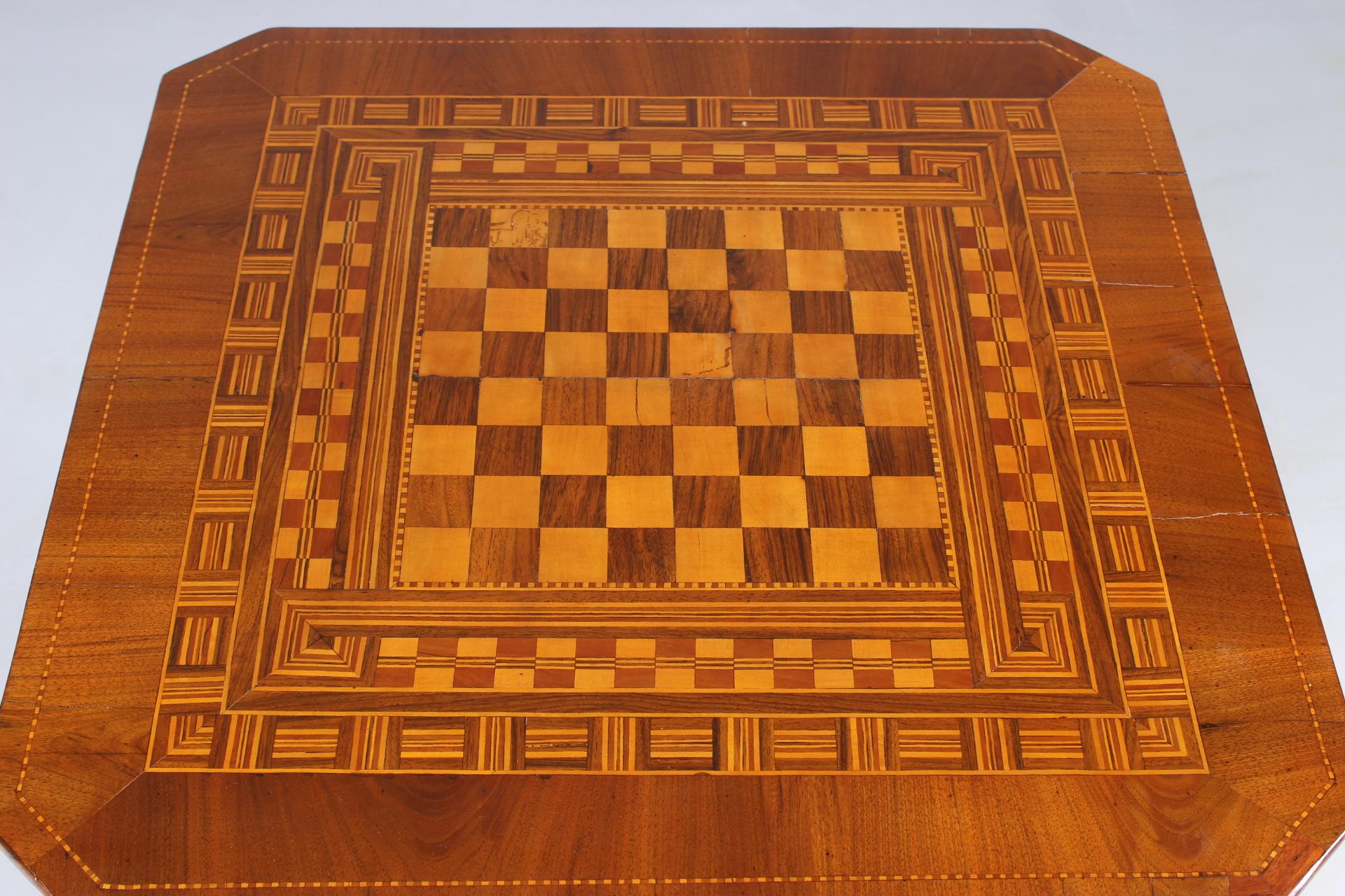 Italian 19th Century Chess Table, Italy 'Sorrento', circa 1850, Walnut with Marquetry