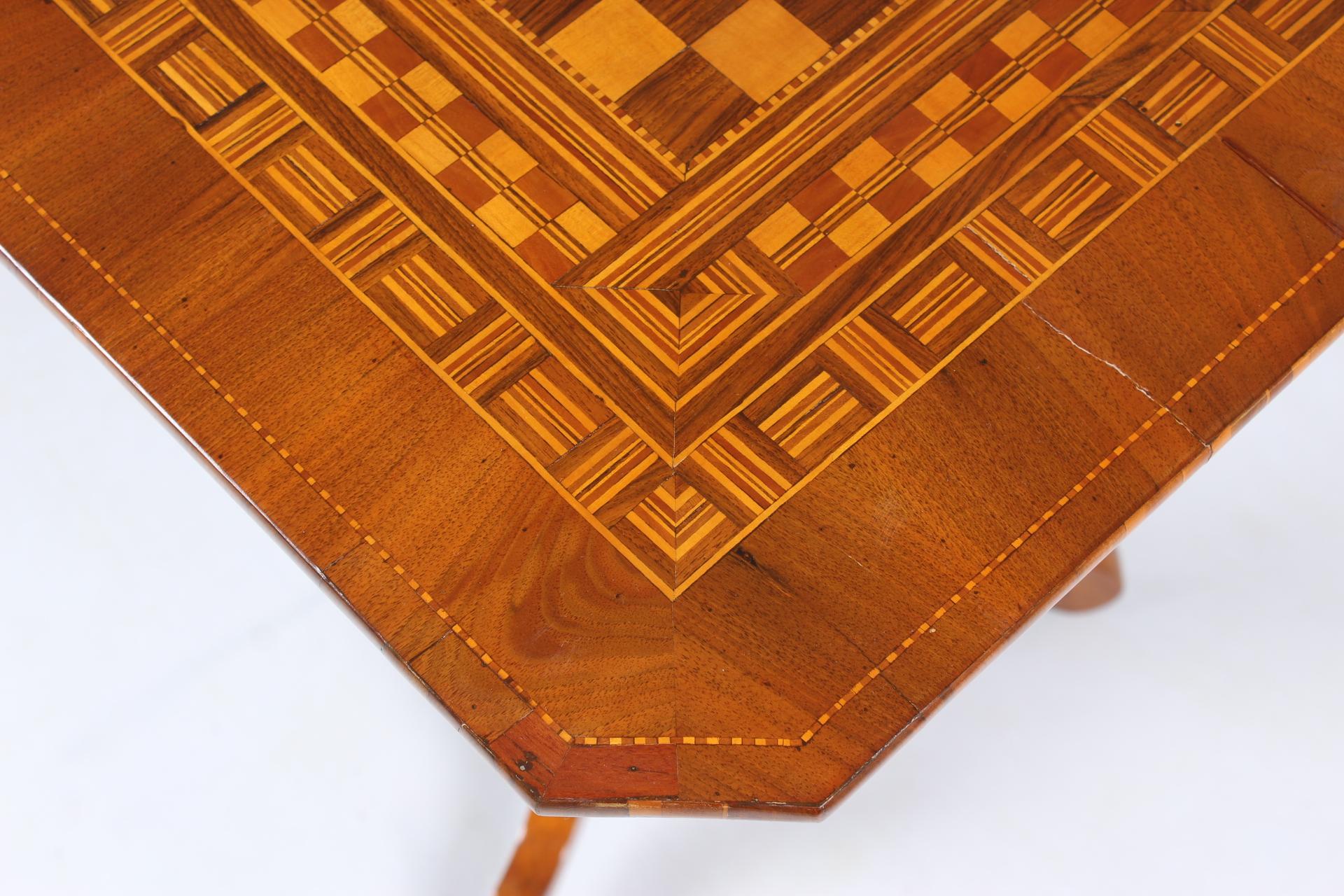 19th Century Chess Table, Italy 'Sorrento', circa 1850, Walnut with Marquetry 2
