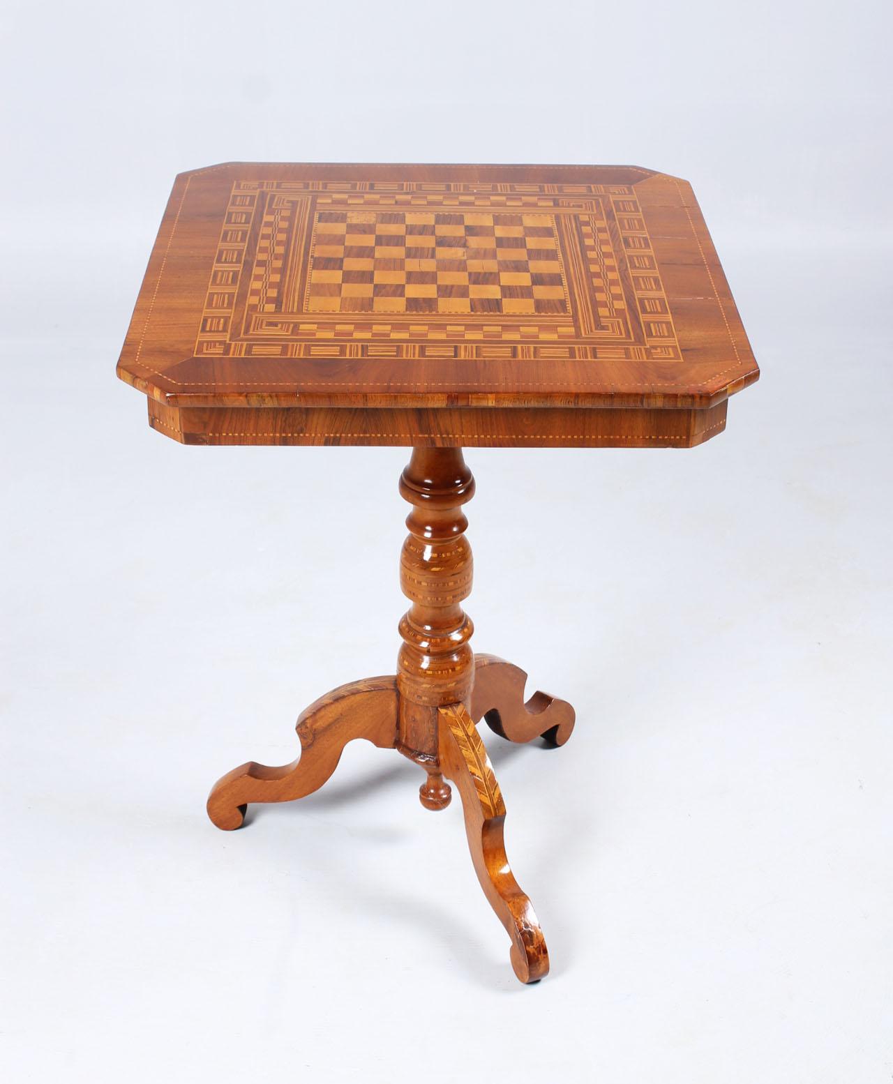 19th Century Chess Table, Italy 'Sorrento', circa 1850, Walnut with Marquetry 5