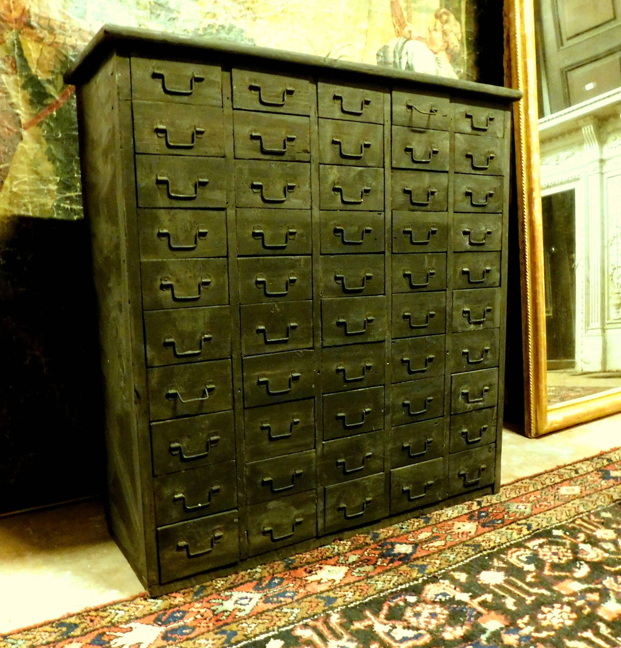 19th century chest of drawer
comes from a France shop.