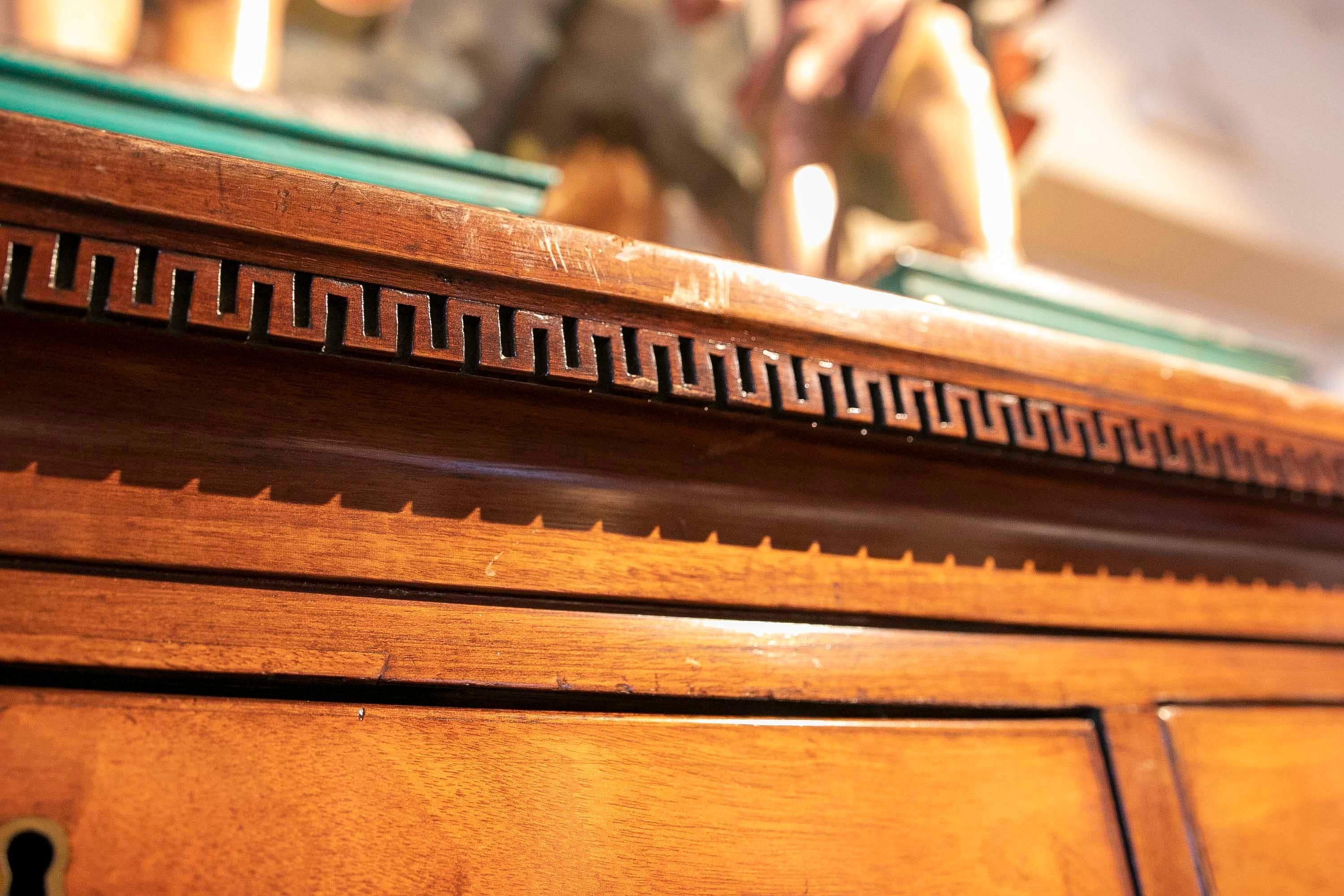 Kommode aus dem 19. Jahrhundert - Englischer Mahagoni-Schreibtisch mit zwei Schubladen im Angebot 16