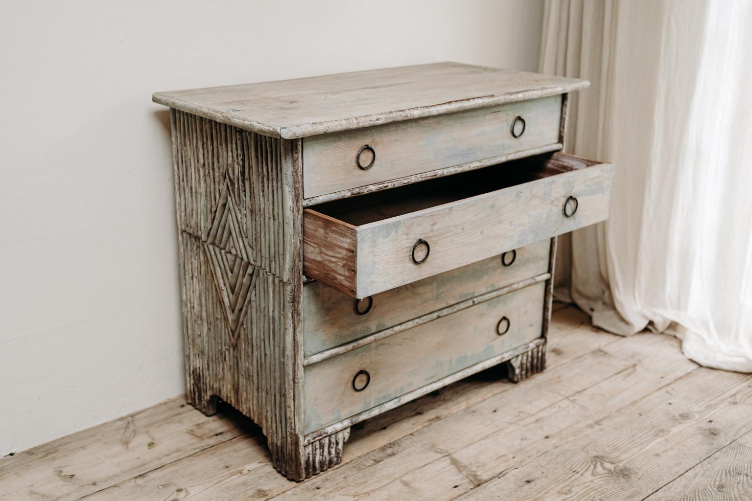 19th Century Chest of Drawers For Sale 5