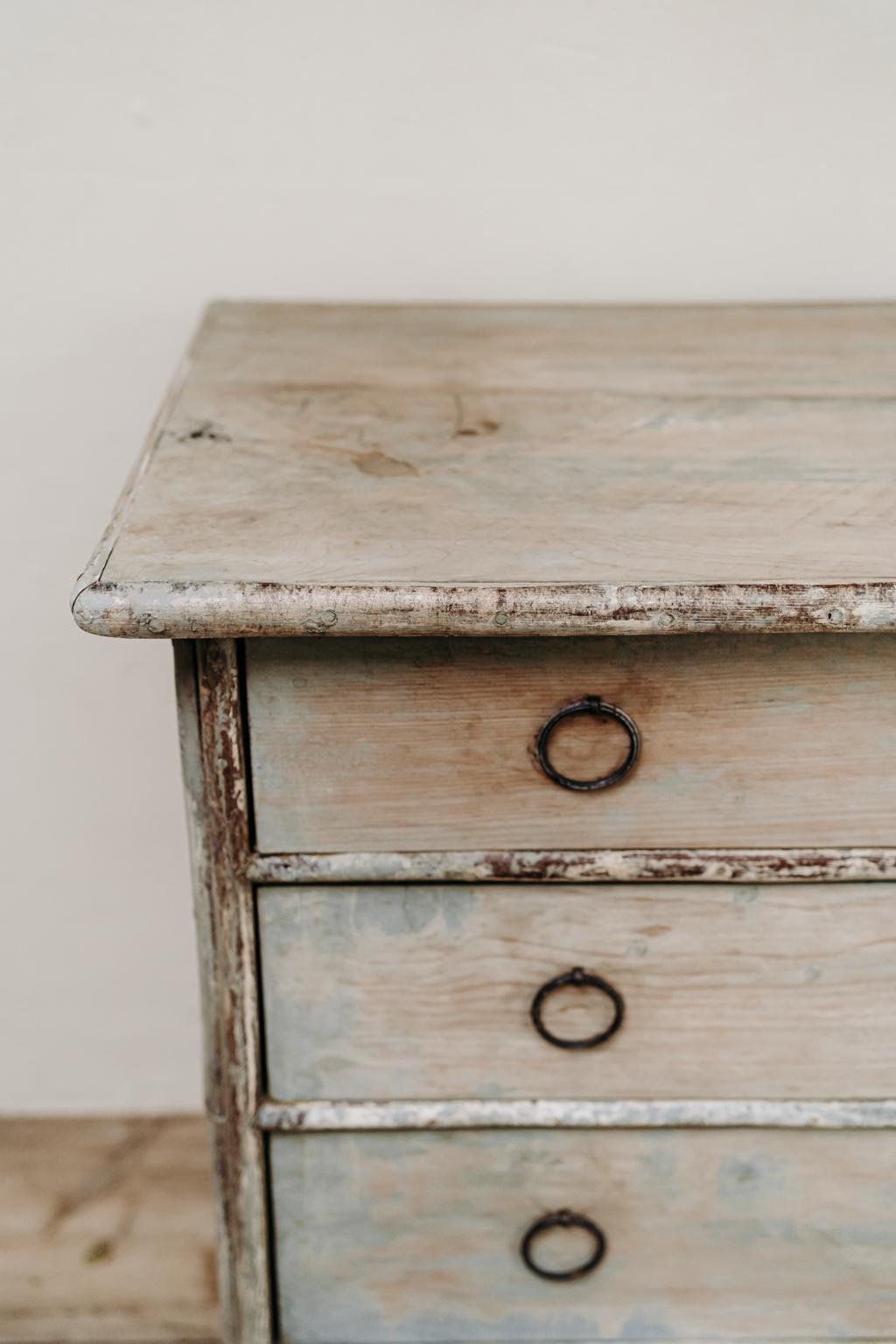 19th Century Chest of Drawers For Sale 6