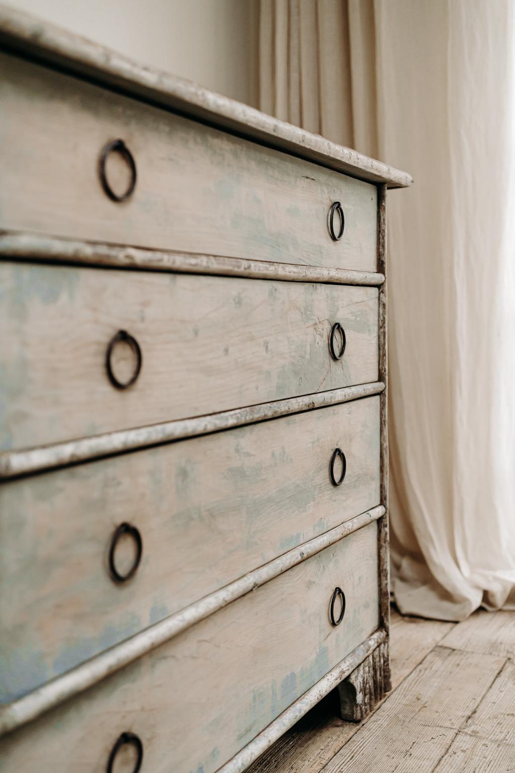 19th Century Chest of Drawers For Sale 1