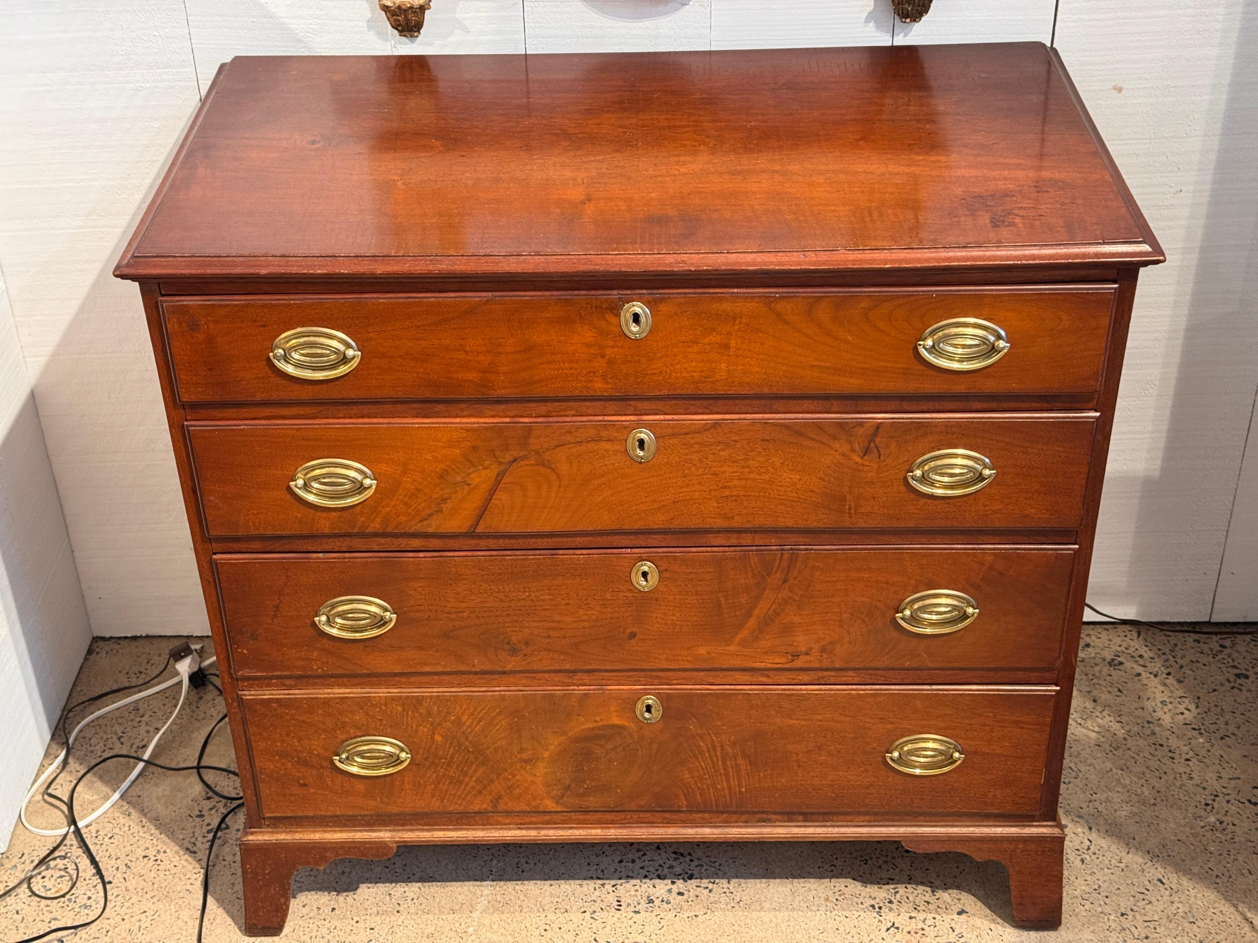 Cómoda del siglo XIX en venta 1