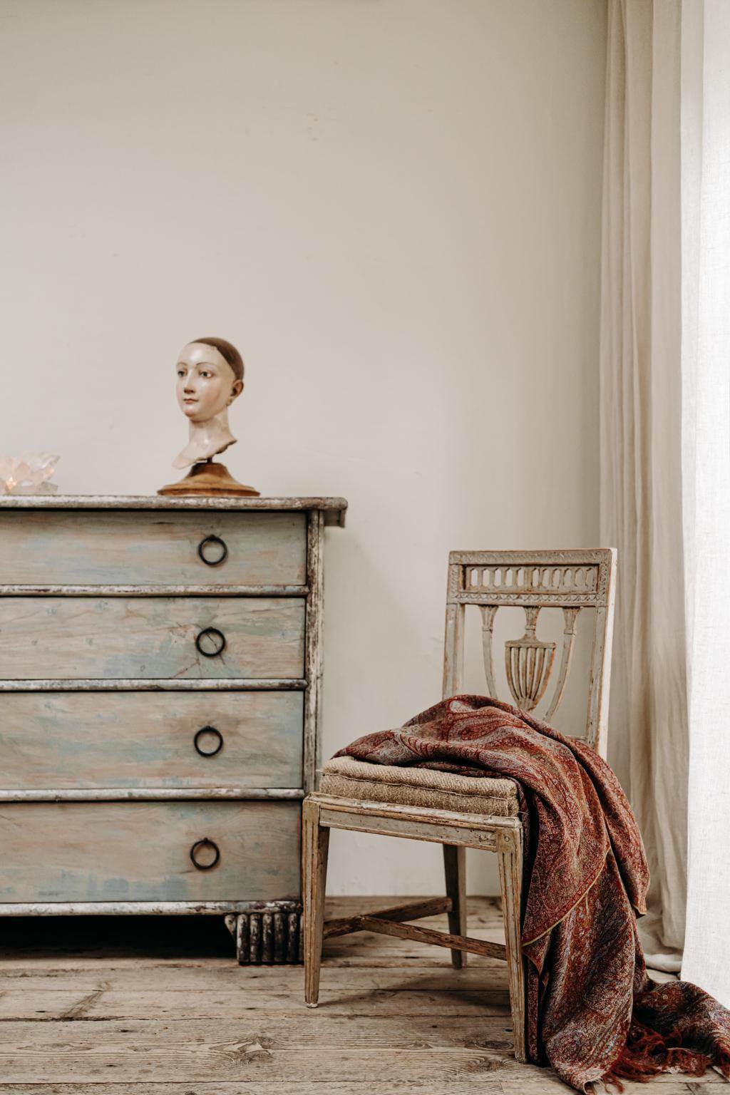 19th Century Chest of Drawers For Sale 2