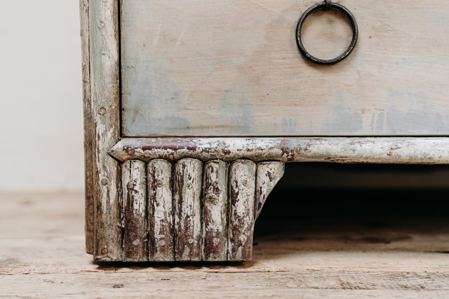 19th Century Chest of Drawers For Sale 4