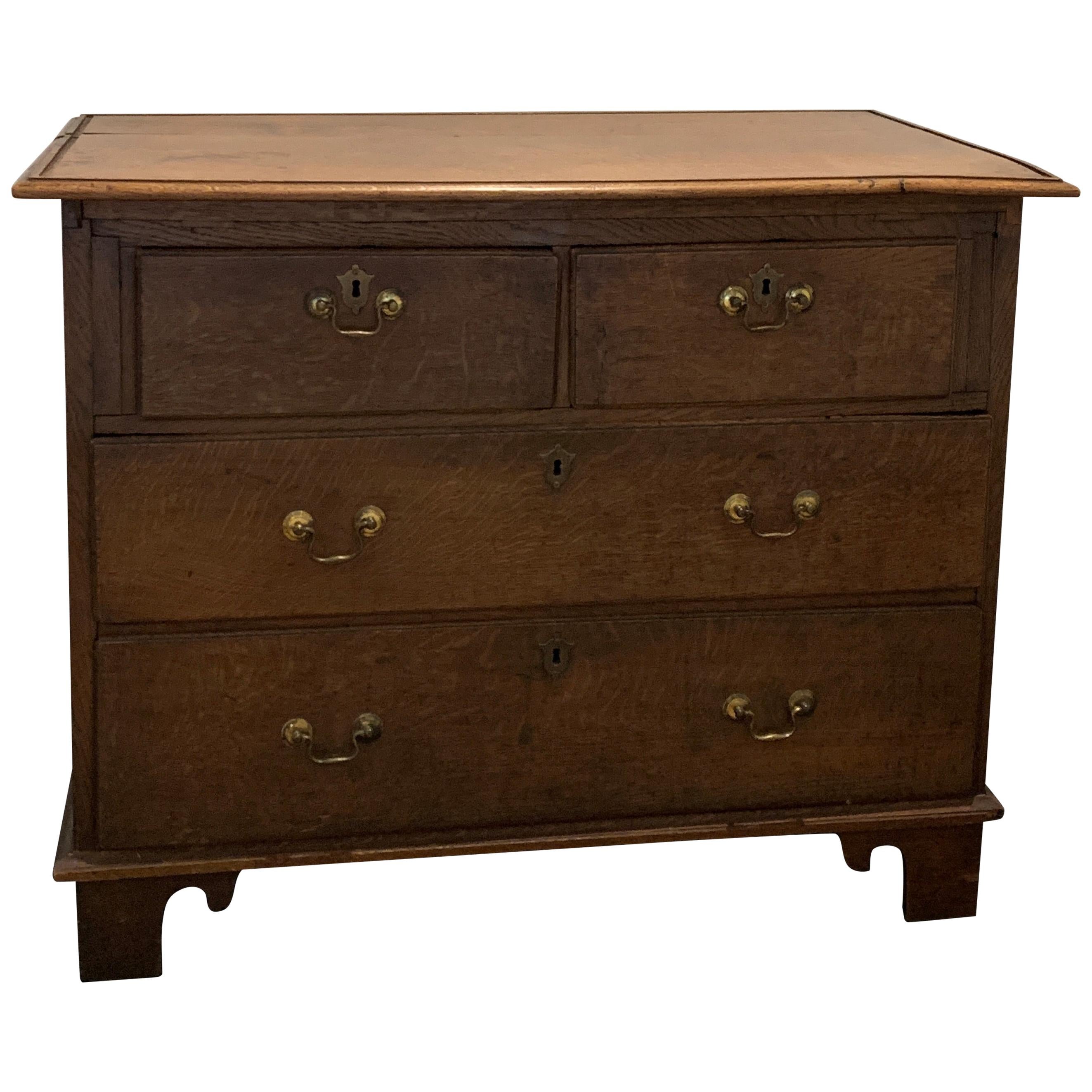 19th Century Chest of Drawers in Medium Brown Oak For Sale