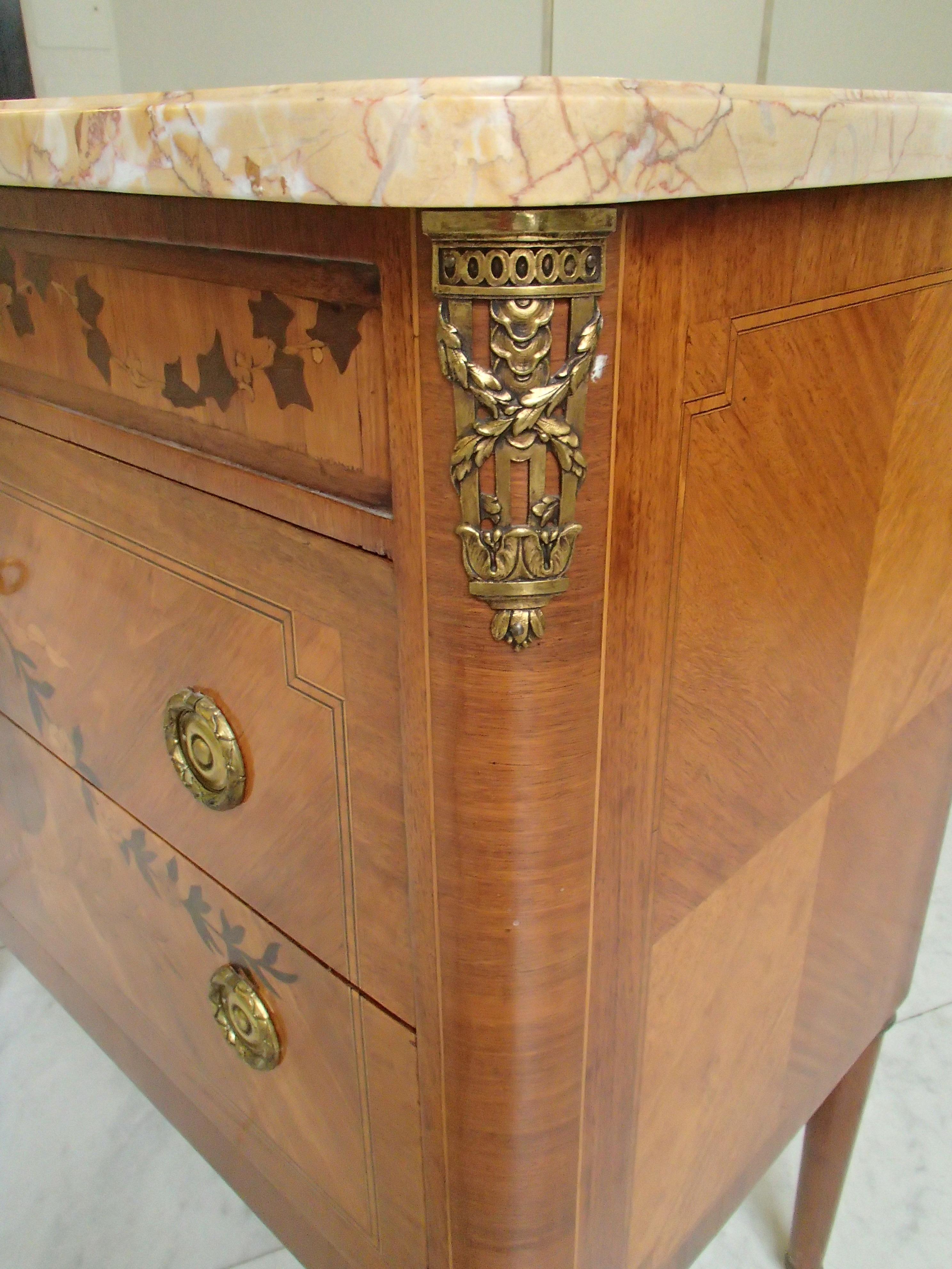 19th Century Chest of Drawers Louis XVI Style by Mercier Freres, Paris In Good Condition For Sale In Weiningen, CH