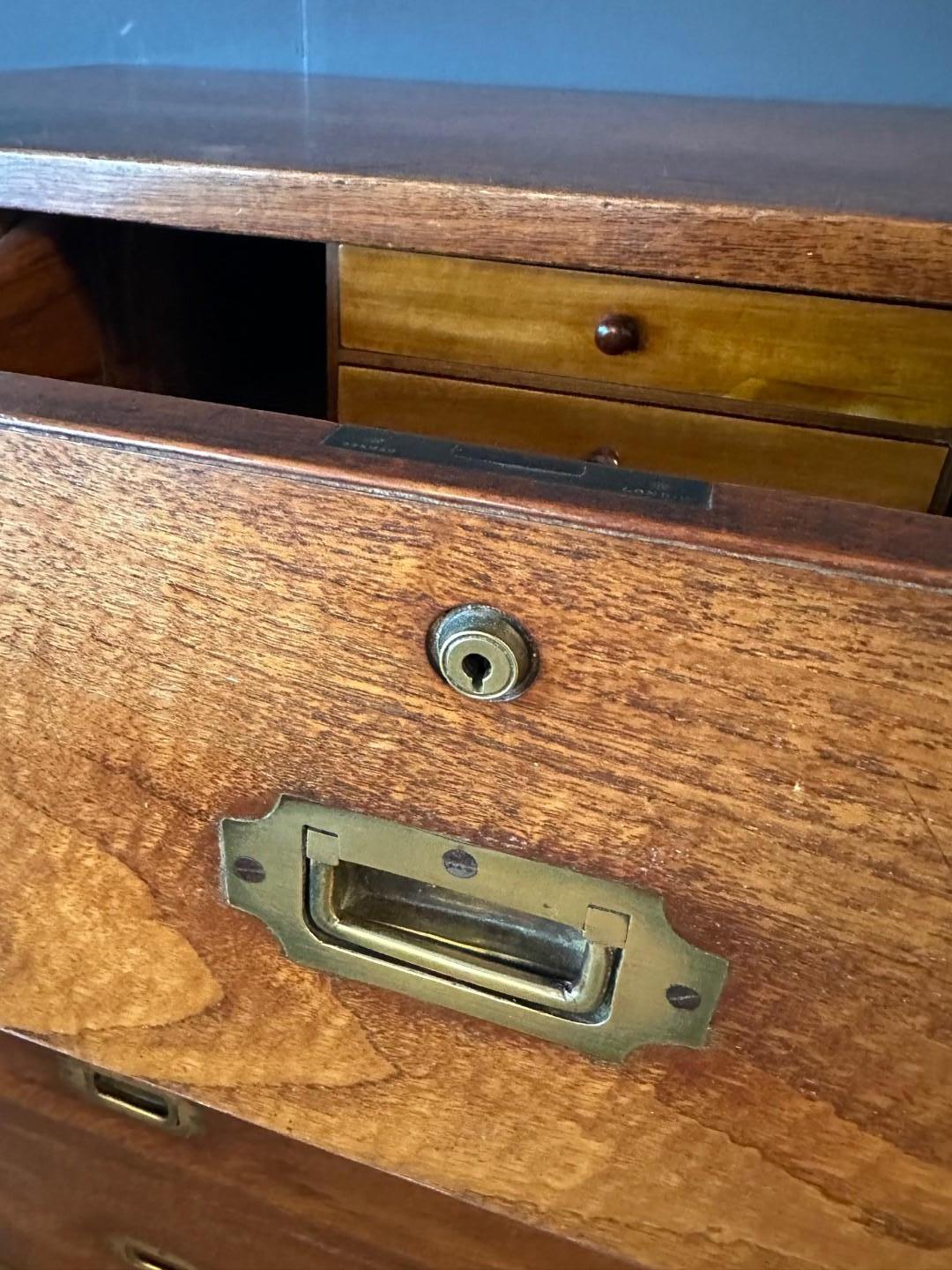 Cassettiera del XIX secolo con segretaria in vendita 3