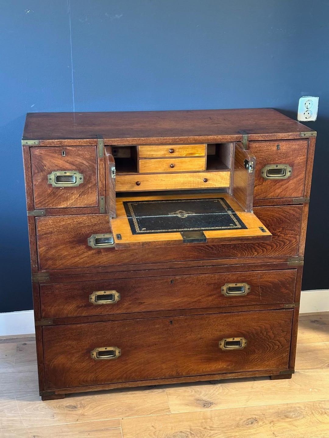 Cassettiera del XIX secolo con segretaria In condizioni buone in vendita a Eindhoven, NL